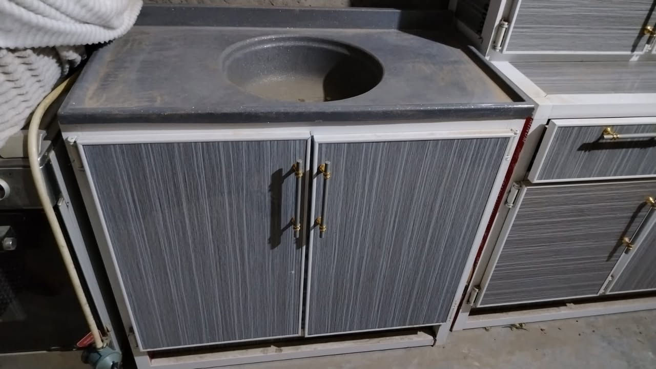 سلام عليكم غراض جديده للبيع الكاونتر ٣٢٥ وبي مجال طباخ ١٥٠ مبرده ١٧٥ وبيها مجال تواصل ع هذا الرقم +964 771 199 9035
