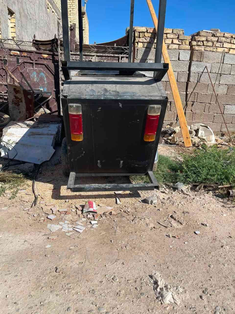 السلام عليكم شوايه بركر تريدهه ع الفحم تريدهه ع الغاز بكيفك مستعمله سبوعين فقط نريد نبيعهه ب مليون وبيهه مجال مكاني التراث مال معالف بغداد اتصل ع لرقم ***********
