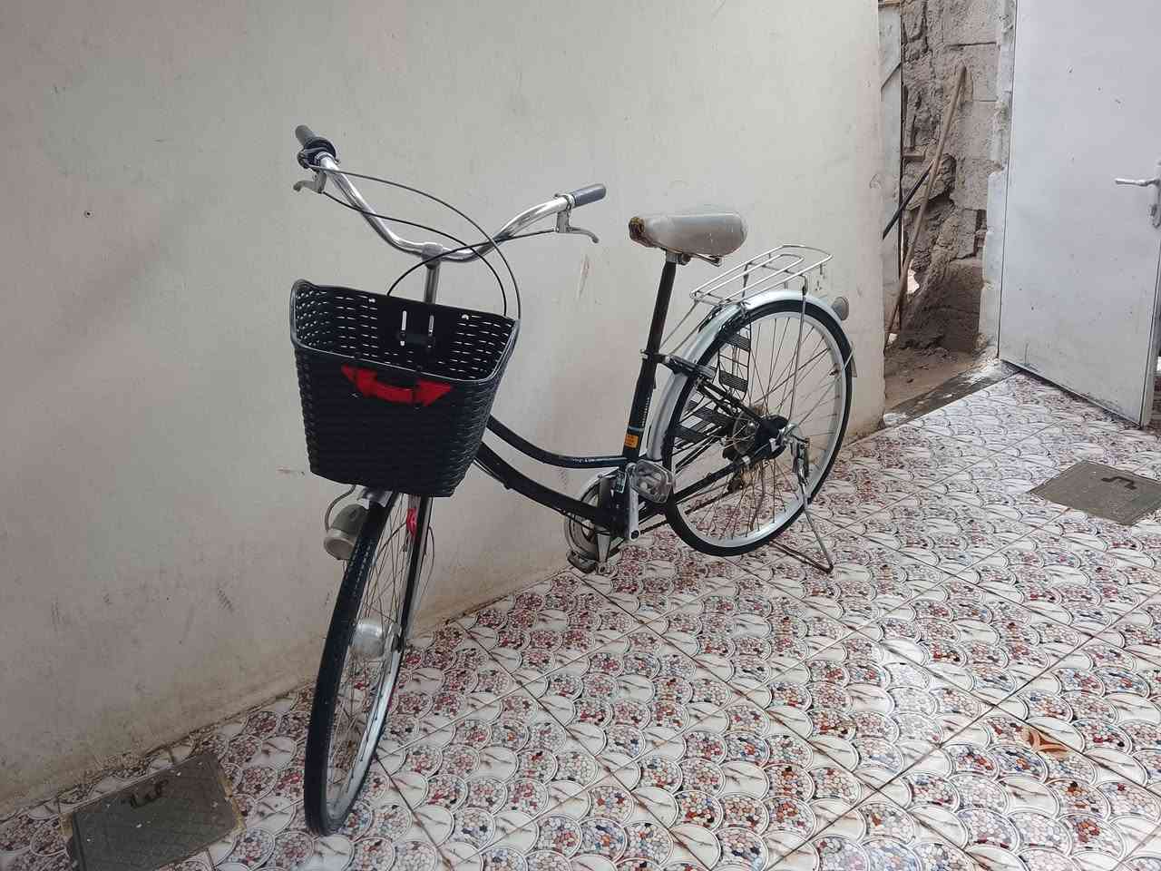 سلام عليكم شباب بايسكل للبيع فول نضافه كلشي مابي السعر 85 وبي مجال الرقم ***********
