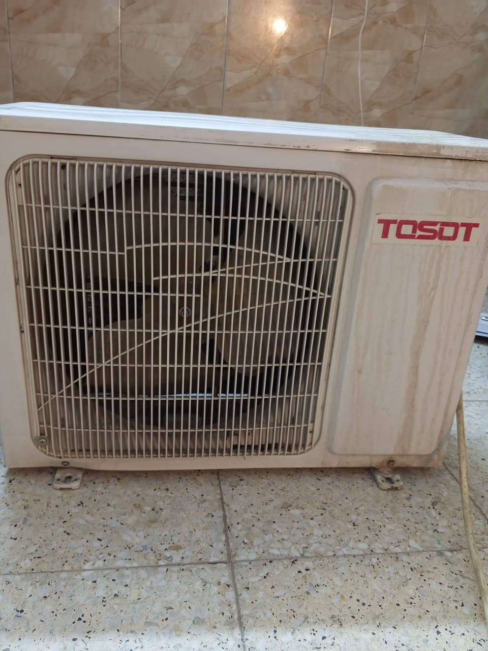 سلام عليكم توسوت طن واحد  نضيف مابي اي نقص بروده خير من الله للبيع ب300 وبي مجال حك جيه عنواني شعب ***********
