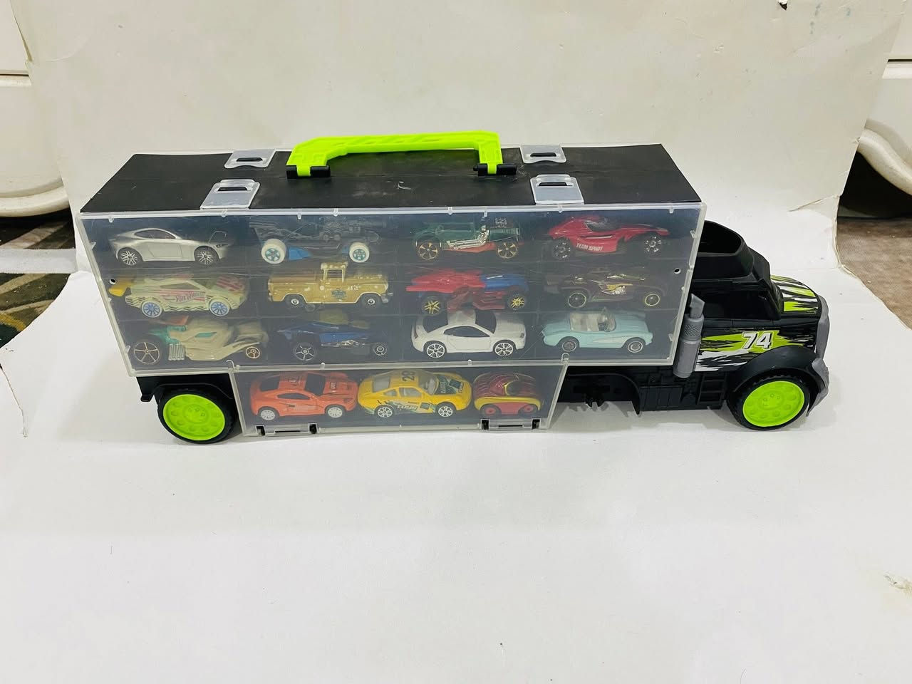 متوفر 
سيارات حديد حجم ١:٦٤
حاملة سيارات بلاستك كبيرة تحمل ٣٠ سياره حديد
بوكس بلاستك كبير يحمل ٢٢ سيارة حديد
استفسار عالخاص
متوفر توصيل


**إذا كنت صاحب هذا الإعلان وتريد حذفه لأي سبب، رجاءا أرسل رسالة إلى الدعم الفني**