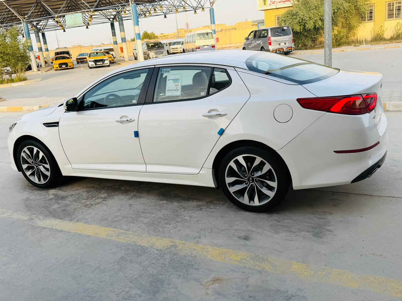 السلام عليكم رمضان كريم كيا اوبتيما خليجي موديل ( 2015 ) فول مواصفات واحد 1️⃣ على واحد 1️⃣ للأخير  قماره حديد السياره مكفوله من الضربه والفتح والتبديل عده رش جاملغ الخلفي الأيسر اثر طخه بسيطه جدا والباقي مكفول حتى من البارد والدحجات سياره جديده جدا ماشيه 120 رقم بغداد دولي باسمي تحويل مباشر مكاني ناصريه مدينة الصدر للاتصال *********** السعر ( 153 ) رجااا بس شراي يتصل 
***********
