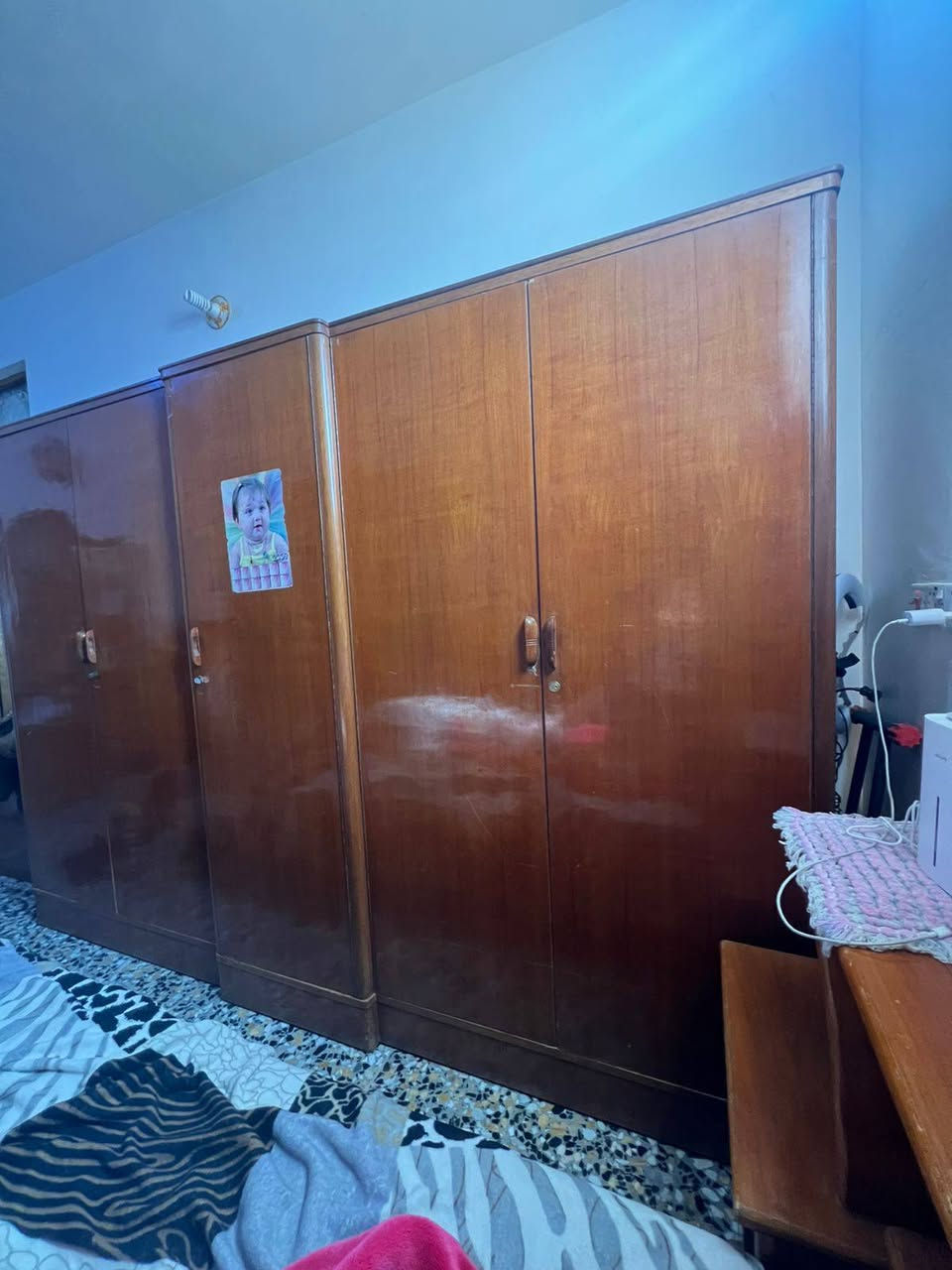 كنتور للبيع نجارة نضيف مابي اي ضرر لسعر 300 وبي مجال رقم الهاتف  *********** لعنوان حلة قرب جامعة بابل
