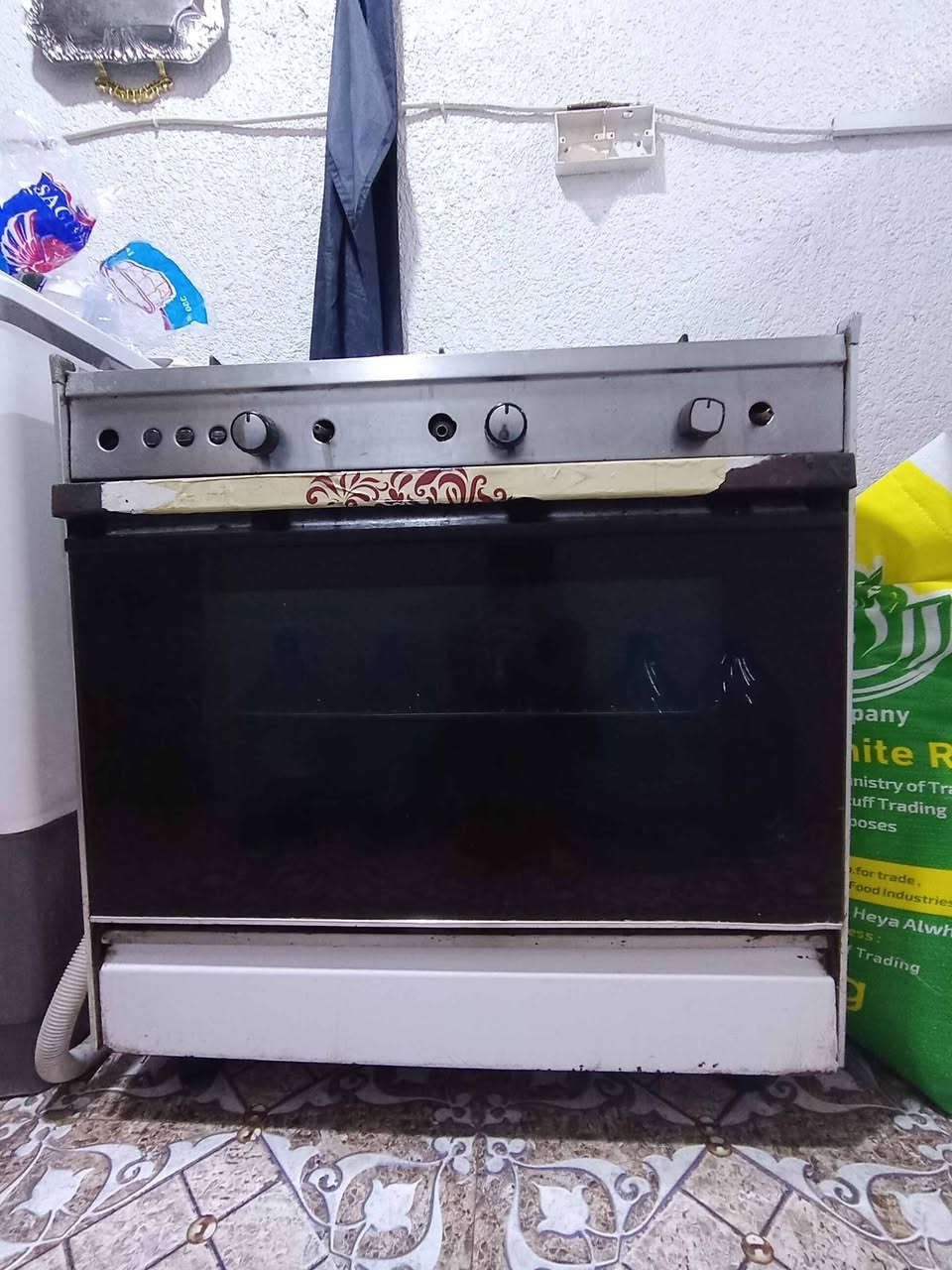 طباخ عشتار للبيع بسعر مناسب شغال مستعمل السعر ١٢٥ وبي مجال للتواصل على الواتس اب *********** Singapore
