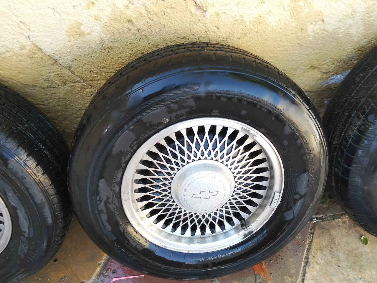 السلام عليكم للبيع تخم تاير اثنين نص عمر واثنين اخو الجديد مع الوياله والكبات والإطار السعر 280 الاتصال ***********/***********/يوجد خدمه توصيل ومن الله التوفيق
