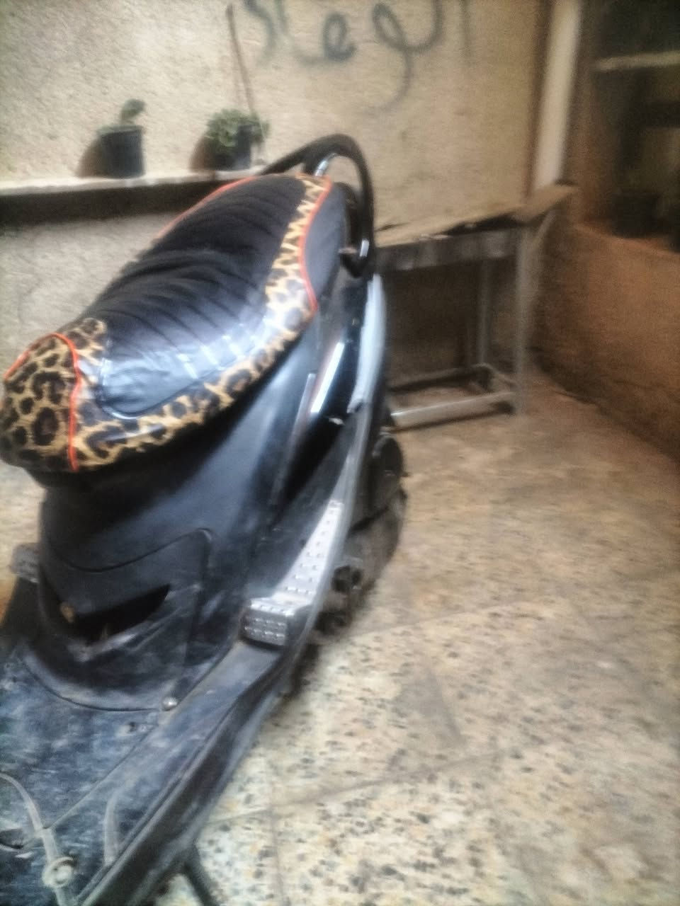 السلام عليكم ماكس عدلة للبيع دراجة حلوة ونضيف شغالة نكرة سلف مكينة ناعمة كفرات كلهة بلادية شلعة ومعدل بلات شغالة 
مكاني الغزالية سعر 350 اوبيهة مجال رقم ***********
