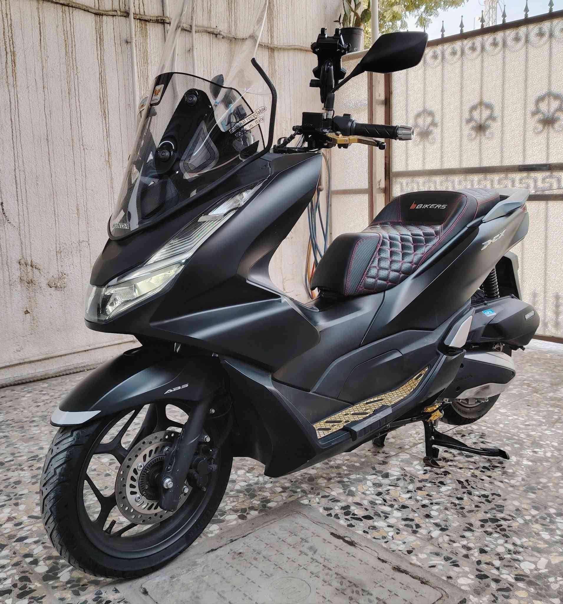 السـلام عليكم للبيع دراجه هوندا  PCX ( الجيل الرابع) ماشيه ١٠ الف     تشغيل بصمة  ام دكمتين ويها  حساس ازدحام حرف (A) استاند كهربائي جهاز انذار منفذ  َشاحن تليفون بريك ABS    للستفسار الاتصال علئ الرقم  ***********
السـلام عليكم للبيع دراجه هوندا  PCX ( الجيل الرابع) ماشيه ١٠ الف     تشغيل بصمة  ام دكمتين ويها  حساس ازدحام حرف (A) استاند كهربائي جهاز انذار منفذ  َشاحن تليفون بريك ABS    للستفسار الاتصال علئ الرقم  ***********
