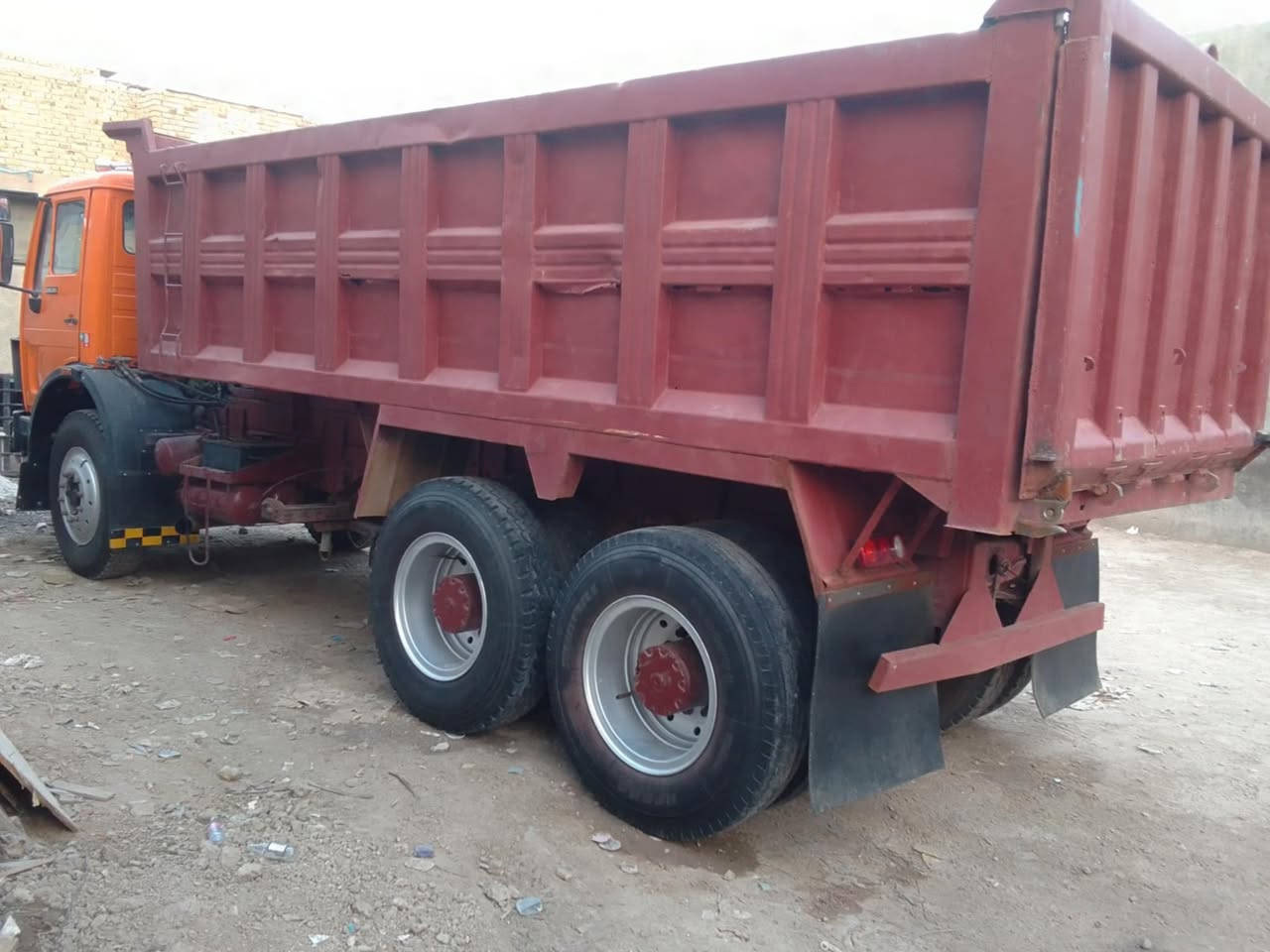 السلام عليكم للبيع البي موديل ٨٢ مكينه ١٠سلندر كير ١٦٠ مجموع جي اف ***********
