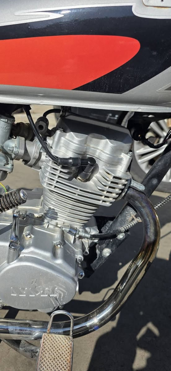 سلام عليكم نامه شلامجه حربي للبيع شاصي 17 محرك 25 كبس تايرات جديد دراجه نضيفه وكاعده صالنصه MKZ فصله عقل رياضي بدون عقل رياضي 650 بي مجال ***********
