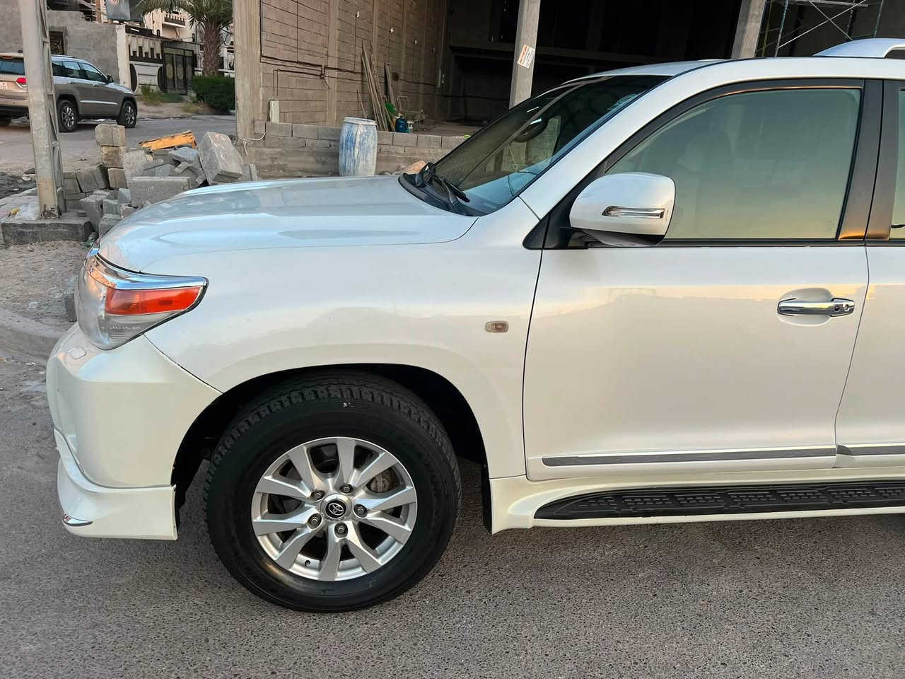 لاندكروز 2009 للبيع VXR
اعلى فئه مواصفات لكزز 
مكينه 8 سلندر
تحويل مباشر سياره باسمي 
بيها قطعتين جاملغ وباب عكس السايق بدون دواخل بدون ضربه 
سياره جاهزه نضيفه ادامه كامله كلشي ماناقصه 
مكان السياره فلوجه 
السعر 265ورقه 

للاستفسار 
***********
