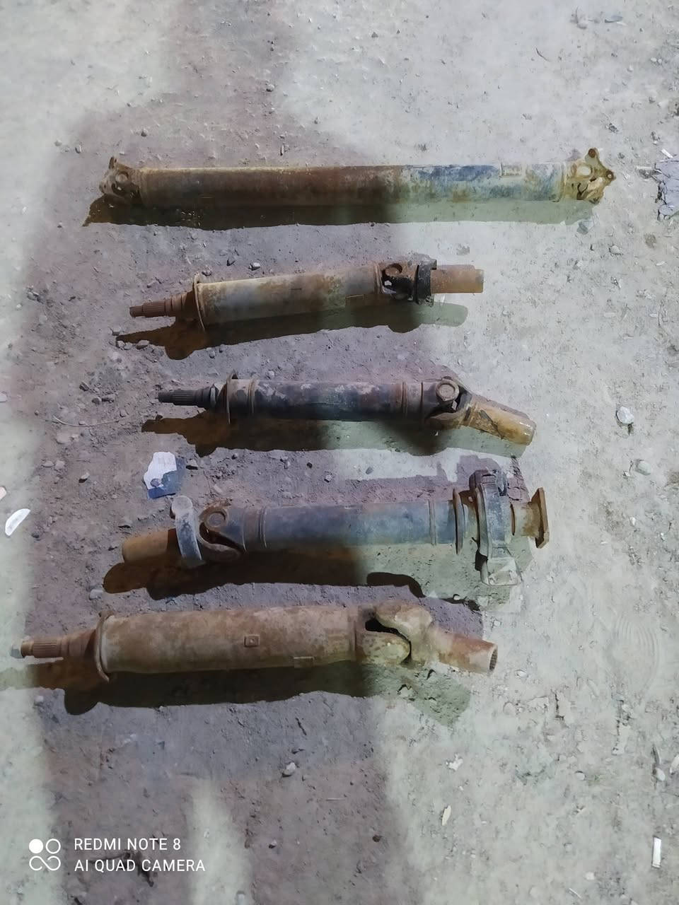 السلام عليكم سستم مال سيارة راس ثور الون اسود نظافه 80% كاملات هنه والبطاين سعر الباب 25 الف مكان بصرة ابو الخصيب رقم ***********
