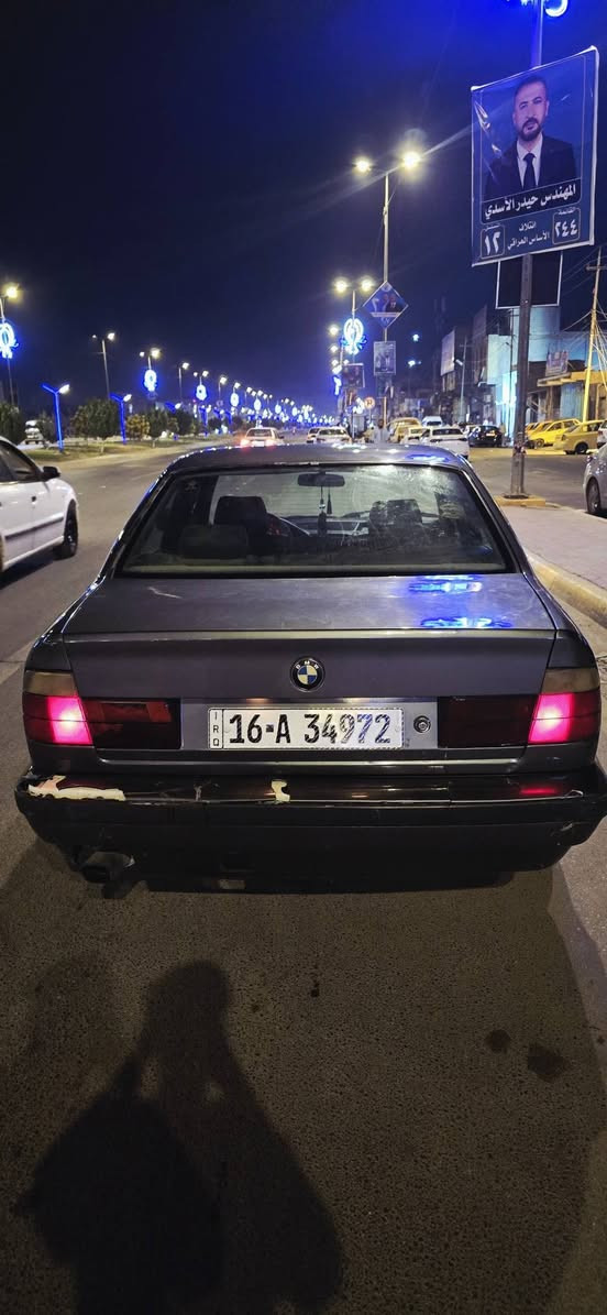بي ام موديل ١٩٨٩
قادسيه مشروع وطني بسمي 
عليها غرامات ٧٠٠الف يوكعن من سعرها 
بيها ملاحظات بسيطه مكينه وكير بطه ٣٠٠٠ كفاله  
*********** 
***********

