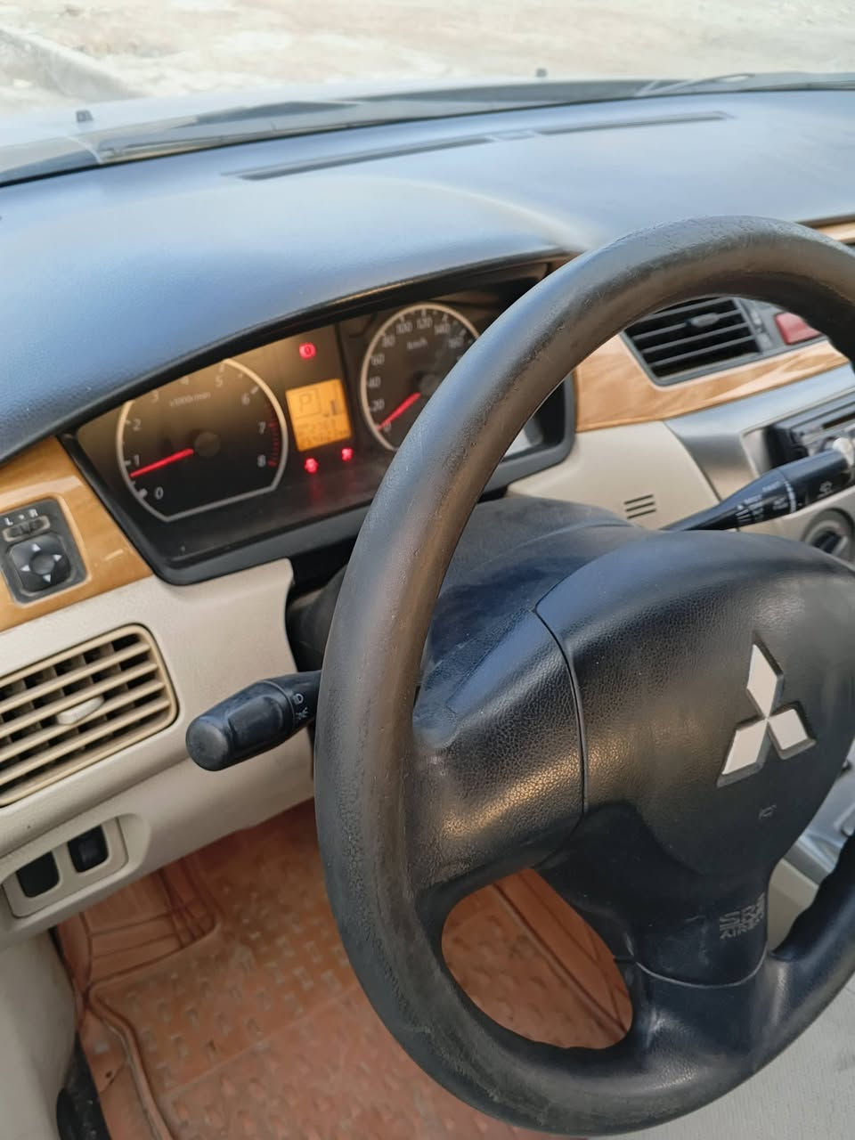 سلام عليكم النسر 20011 بيه صبخ بنيد والذيال الخلفية وصندوك فقط بدون ضربه قويه مكينه كيروت خير من الله عوزه كبريسر ومشط فقط عرظه 72 وبيه مجال بغداد البلديات ***********
