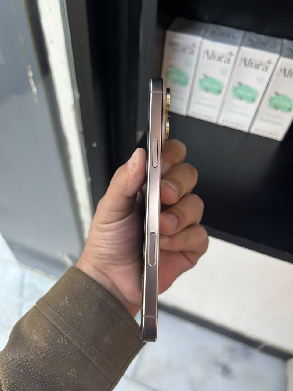 السلام عليكم 16 برو ماكس فول نضافة ذاكره 256  بعدة بضمان الجهاز ممبدل بي كلشي بطارية 100 سعرة مليون و400 العنوان بغداد الدورة📍
***********
