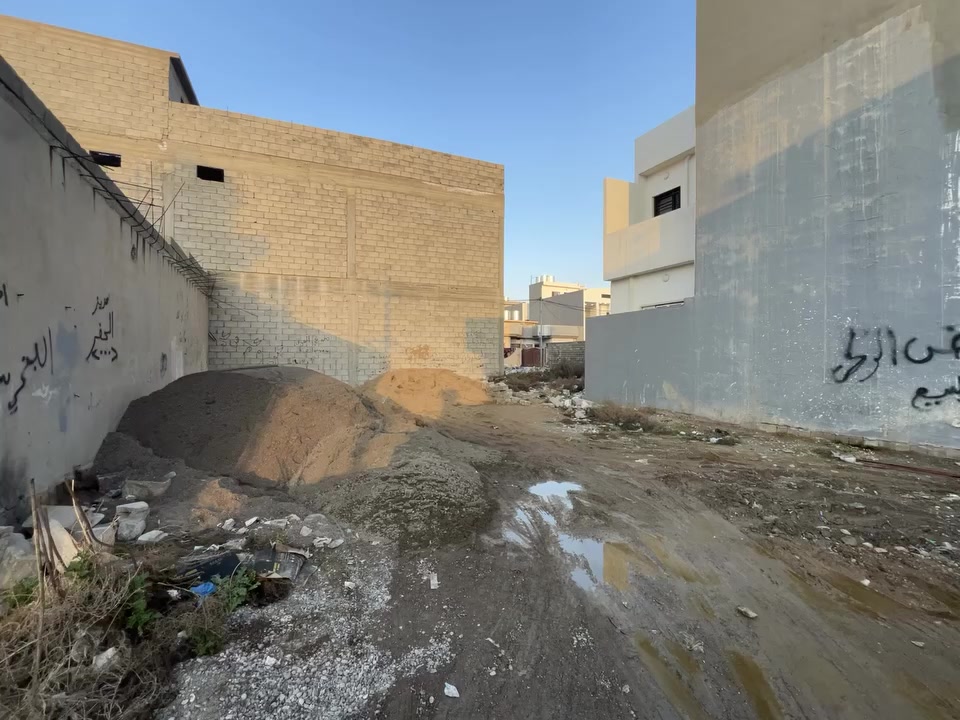 عمارة تجارية للبيع

         المساحه ٢٥٠  

تحتوي على ٥محلات صنف العقار(سند ملك صرف سند ٢٠٢٦)

العنوان سومر سايدين جامع قباء 

#عروض_عبدالعزيز_الزيدي_للعقار

***********
***********
