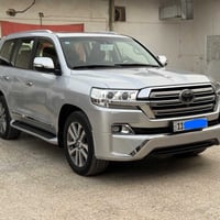 لاندكروز الون سلفر  2018  VXS    اعلى فئه مواصفات لكزز    رقم بغداد ان...