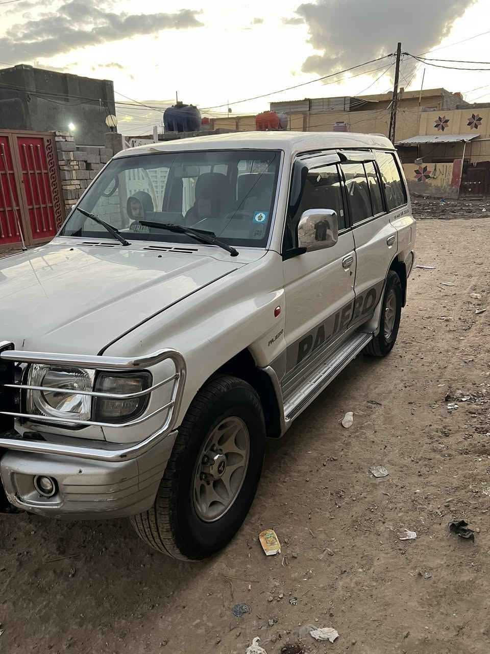 السلام عليكم باجيرو البيع موديل 2000سياره جديده ومكفوله كير مكينه حداديه تخم تاير كلشي شغال بيه رقم وهزه جديد بسمي تريد وكاله تريد تحويل مكان بابل الحمزه الغربي سعر 73وبيه مجال ***********//***********
