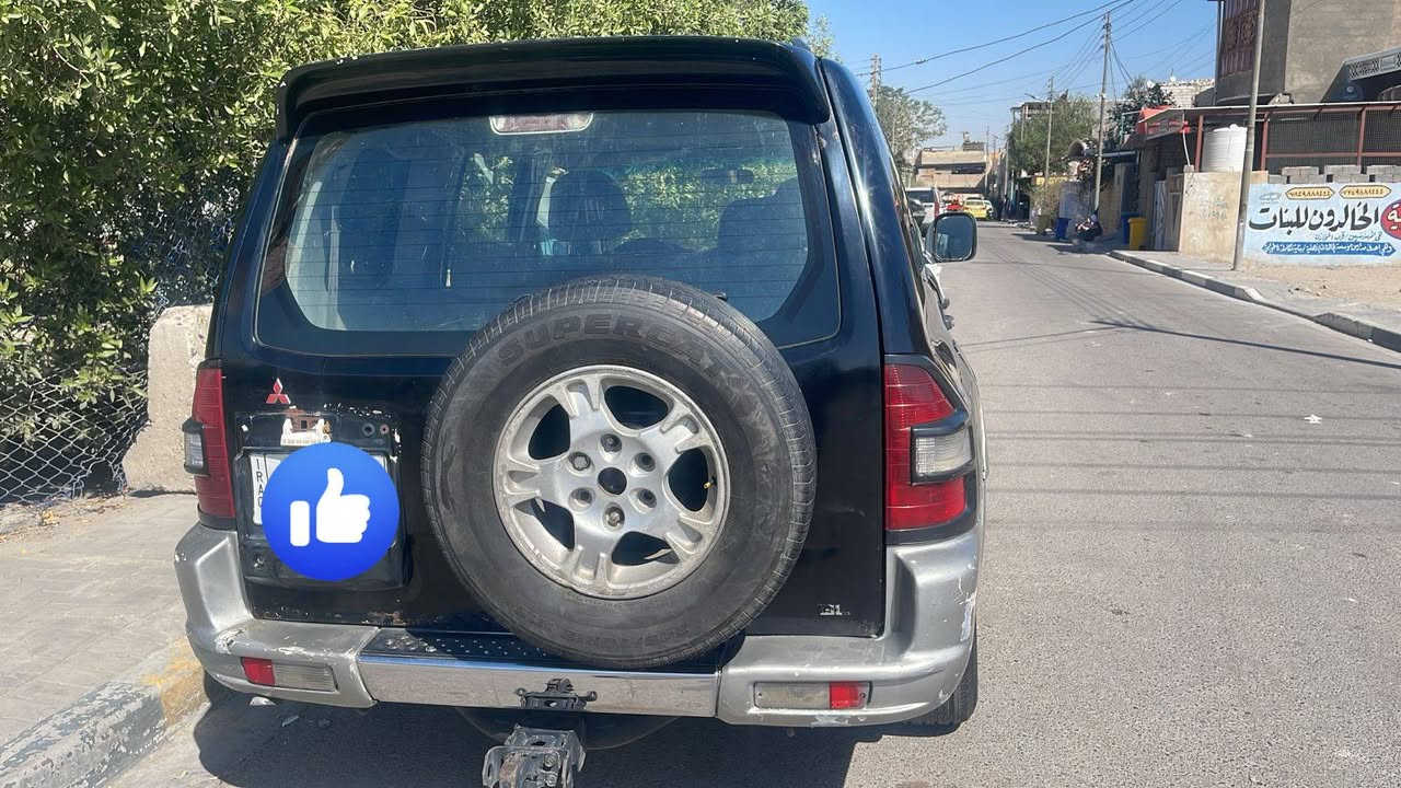 السلام عليكم 
باجيرو للبيع مديل 2001 سياره محرك 300 VVT بيه صوت بدايه بكن كير جديد قبل شهر تخم تاير جديد جامه اماميه جديده    سنويه منتهيه راعيه موجود   بيه ضربه جاملغ خلفي خلف سايق سعر 45 بيه مجال مكان سياره بصره قبله رقم هاتف ***********
