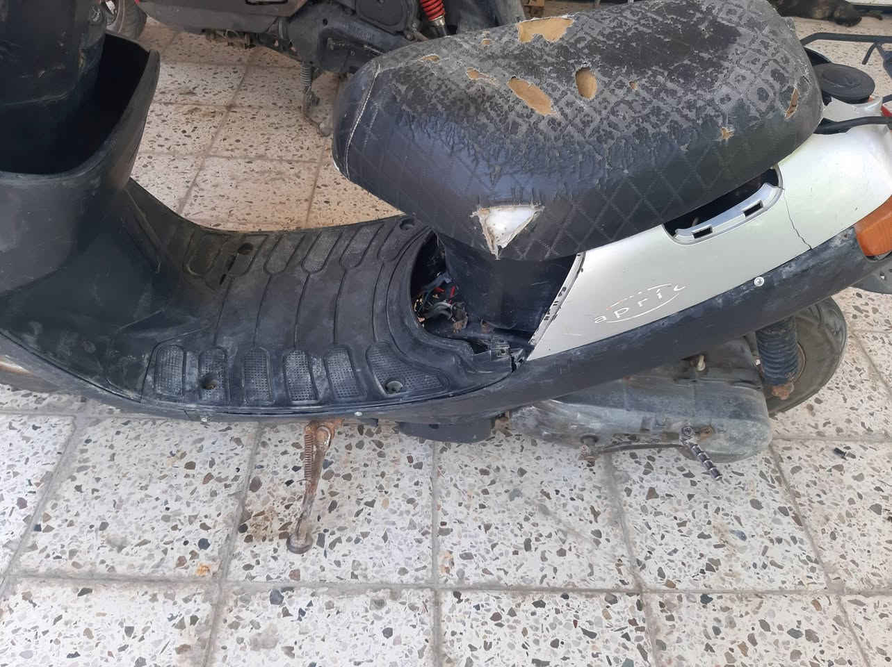 دراجه بطه خطين للبيع دراجه شغاله نكره هندر ينرادله شويه ترتيبات تاخذه من عندي شغاله التاير الامامي ينزل يرادله تبديل السعر 90 وبيها مجال المكان على طريق الحاميه للاستفسار ***********
