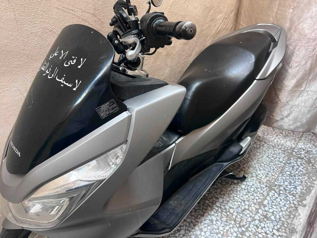 ‏PCX جيل الثاني للبيع فئ (JF)
مكينه مكفوله كفاله عامه 
محرك (150)
كهربائيات كله شغاله + ستان حساس + حساس ازدحام 
ماشيه (30) الف
دراجه شلعه ومعدل خير من الله
عنوان - كاظميه  سعرها (13) ورقة 
اي استفسار رقمي (***********) واتساب او تصال
