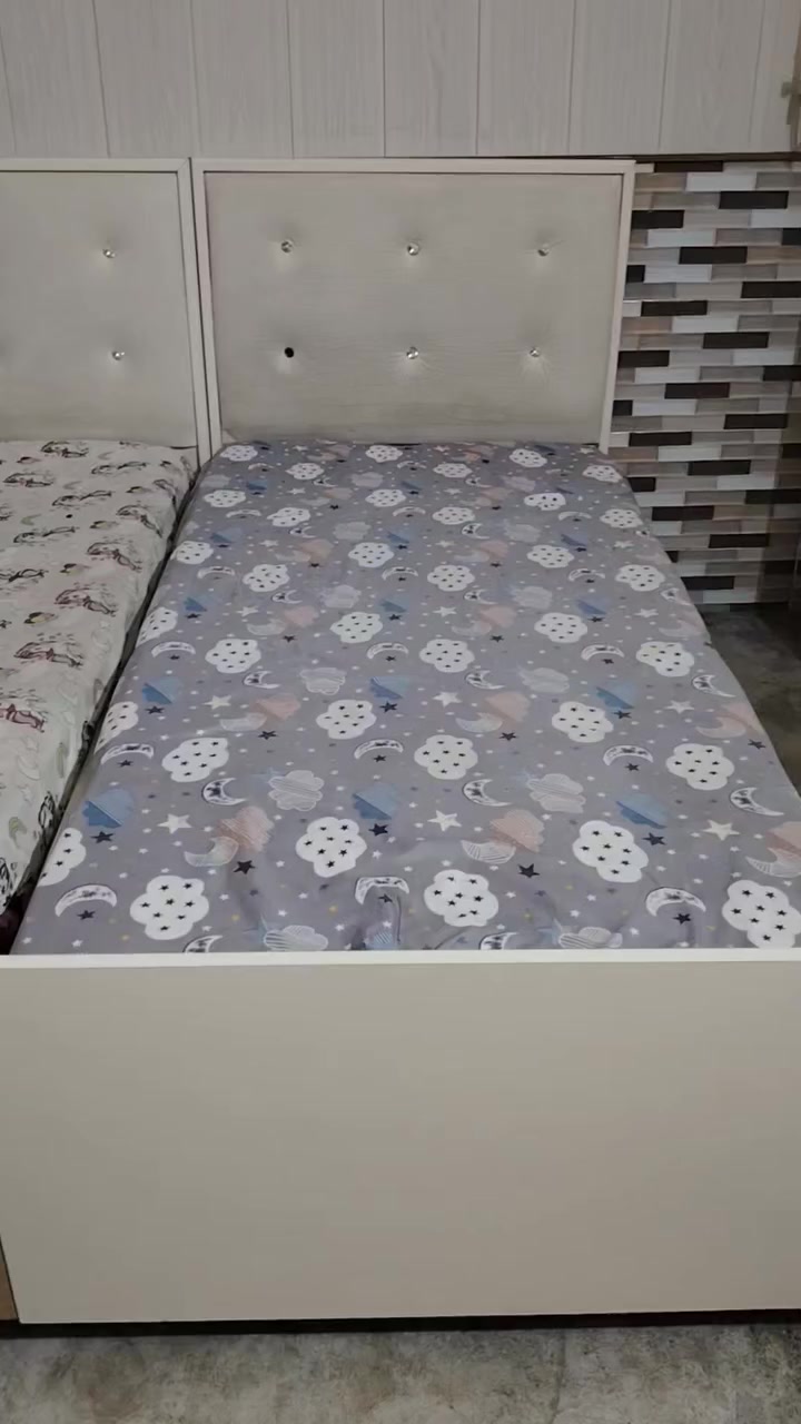 ئەم دوسیسەمە هی منداڵان بۆفرۆشتن دەستکردە هەردوکی بەدۆشەکەوە
{150000 }سەدوپەنجاهەزار
شوێن حاجیاوا 
***********
***********
