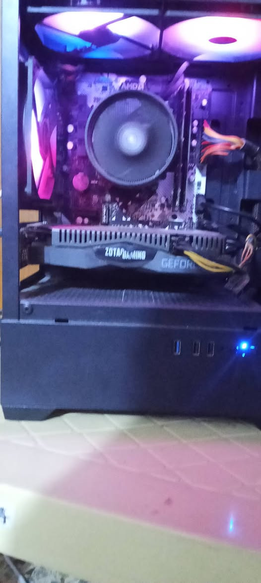 🔥  ألعاب للبيع PC – نظيف وجاهز للتجربة 🔥
المواصفات:
• المعالج: Ryzen 5 2600X
• كرت الشاشة: RTX 2060 6GB
• المذربورد: B450
• الرام: 16GB (2×8) 3200MHz
• التخزين: SSD 128GB + HDD 1TB
• الباور: Corsair 600W
• الكيس: RGB
✅ الجهاز نظيف ويشتغل بدون مشاكل
✅ يشغل أغلب الألعاب الحديثة بشكل ممتاز
✅ الفحص عند الاستلام
سعر 700 
مع شاشه 165 HZ
***********
نجف ..... بيه مجال
