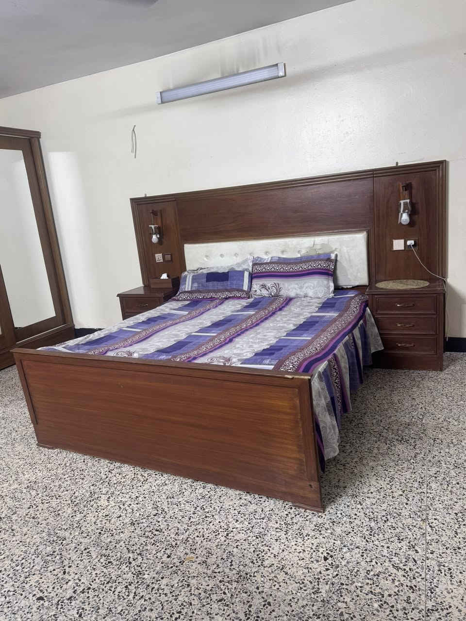 غرفة نجارة عراقية تكمة موديل تركي رايدتهة ب ٩٥٠مكاني بغداد حي القاهرة


**إذا كنت صاحب هذا الإعلان وتريد حذفه لأي سبب، رجاءا أرسل رسالة إلى الدعم الفني**