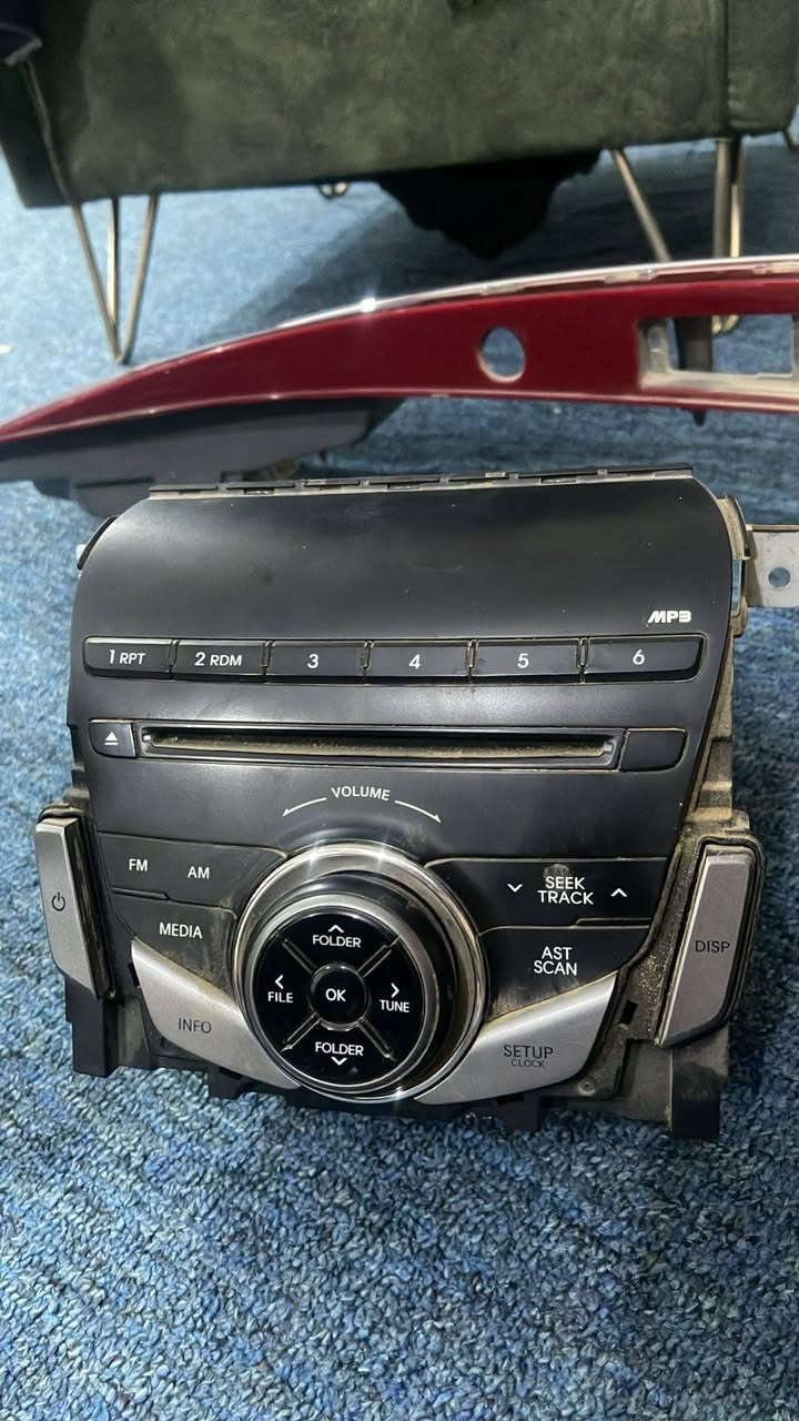 سلام عليكم.
للبيع. مسجل. وساعة ازيرا موديل 12ال 15
 دشبول. شغالات مال تفصيخ السعر جوة سوك ب45
مكان الديوانية
***********
