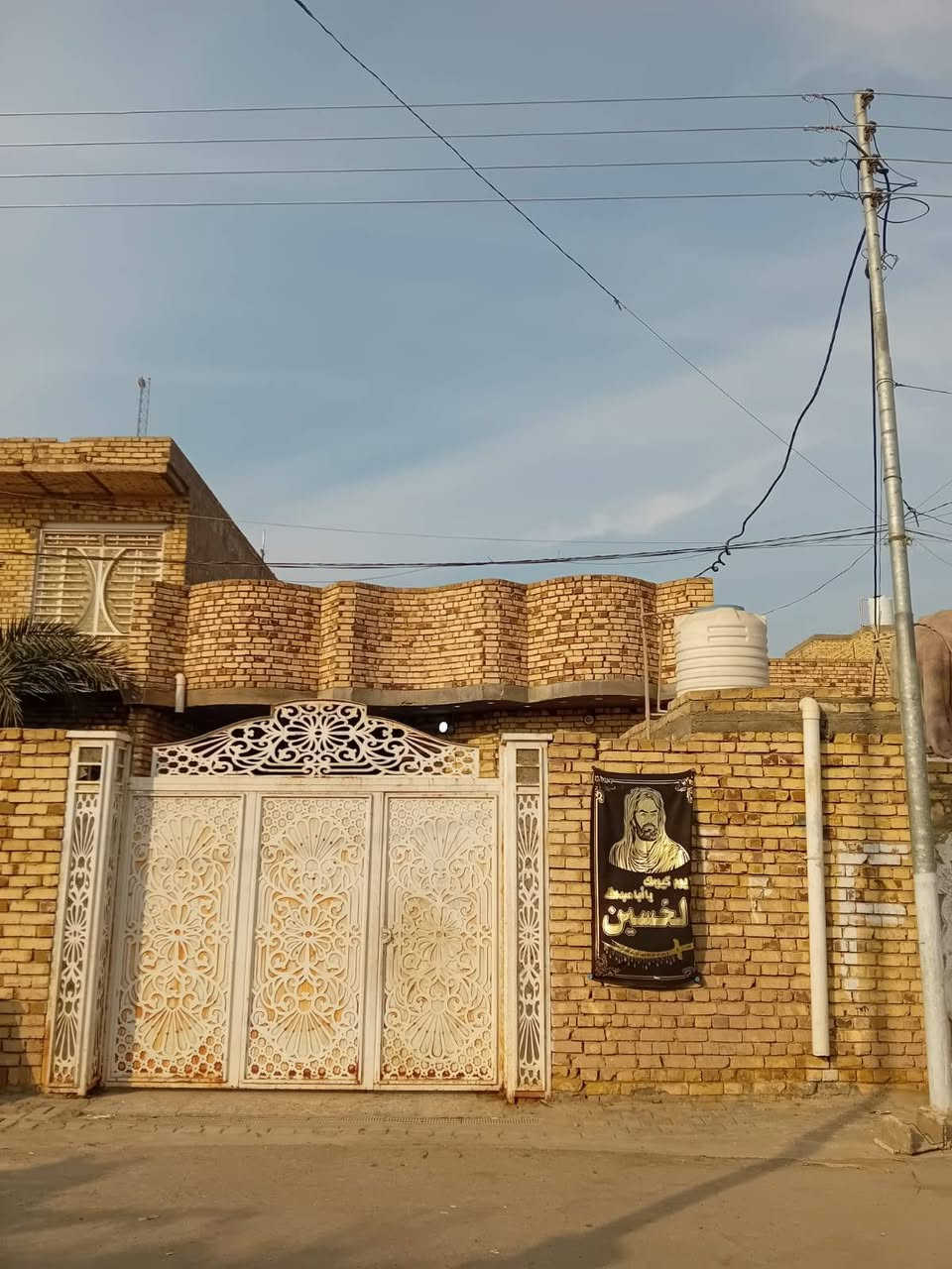 دار للبيع
زراعي سند 25 المساحه  256مترالوجه 8 والنزل 32
 بناء نظيف سنه2021 دورالنفط خلف مخازن ومفروشات العنتاكي قريب على الشارع العام السعر 82مليون 
📞 للاستفسار أكثر:     ***********
                          ملاحظه 
المكتب  مجاز حكومياً ادخل للحساب ناشر ابيوت اي بيت ايعجبك او قطعه  راسلني وتدلل
أعرض عقارك عندنا ودع لنا التسويق
عنـــوان المـكتــب ميسان  (مكتب عقارات الساعدي) 
الفرع الاول    حي  الجامعي         0770555343
حي الجامعي  ودور النفط.          ***********
 الفرع الثاني  البتيرة مقابل الف دار ***********
الفرع الثالث حي الصحفين والغدير***********
