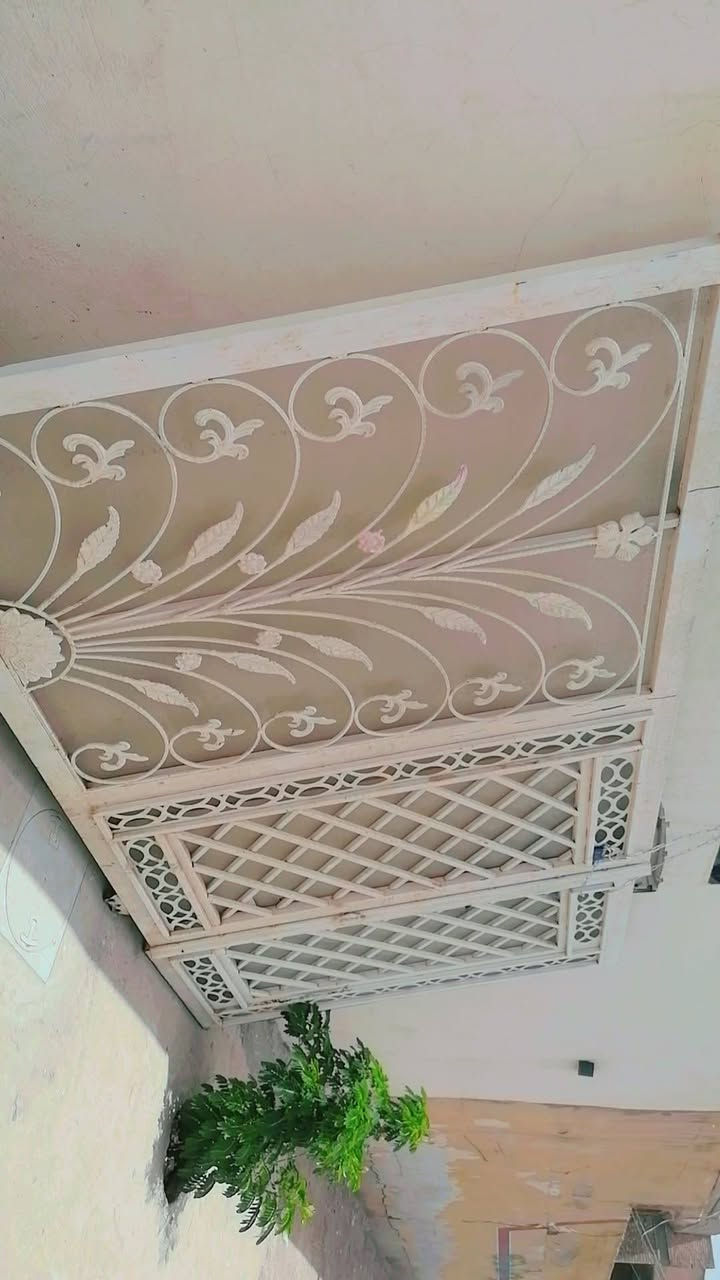 سلام عليكم
باب سلايت قطعتين نظيف كلش وحديد ثگيل 

العنوان بغداد مدينة الصدر الاورفلي 

للاستفسار ***********
