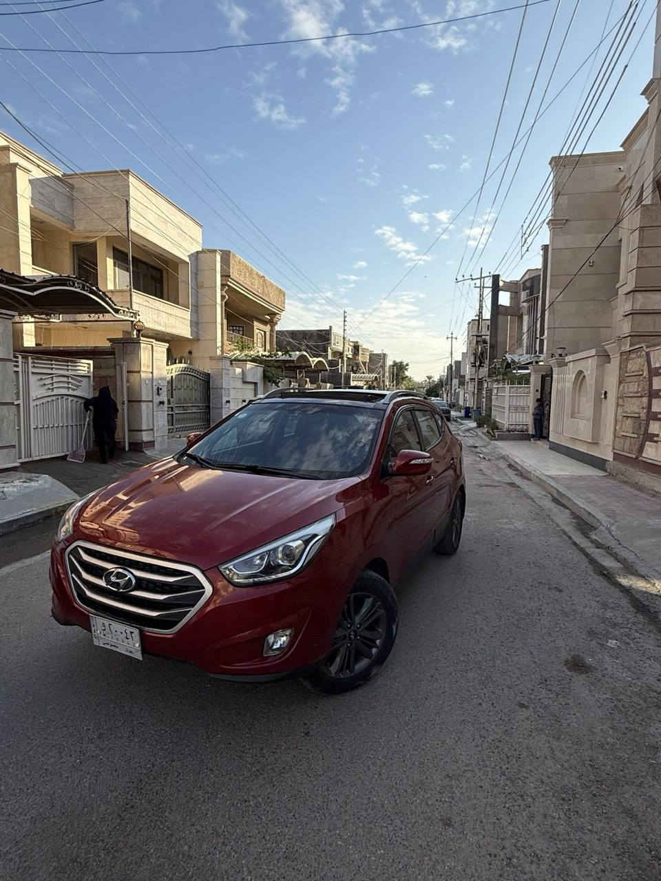 🚗 للبيع – هيونداي توكسان 2015 وارد خليجي 🚗
🔴 اللون: أحمر (دم الغزال)
📄 العنوان: كلين تايتل
🛡️ كفالة عامة من الضربة القوية والحوادث
🎨 بدون قطرة صبغ –فقط بارد في هلالات الجاملغين الخلفيات 
⚙️ المحرك:
2000cc
تنفس طبيعي (دوش)
كير محرك + تبريد + كهربائيات مكفولة بالكامل
بشرط: ما بيها أي نقص
📊 الممشى: 120 ألف
✨ المواصفات:
✅ لايتات LED حاجب
✅ أشاير بالمرايات
✅ بانوراما على طول السيارة (طكات عدد 2)
✅ فل تحكم بالستيرن
✅ تبريد عدد 2
🧼 الحالة:
السيارة جاهزة من كلشي، نضيفة جداً،  مابيها اي نقص بدون أي ضرر
🔸 فقط أثر جراد خفيف بالبنيد والقطع البلاستيكية فقط

💰 السعر: 160$
📉 بيها مجال بسيط حق الجية
📍 المكان: بغداد – السيدية
📞 للتواصل: ***********
💬 متوفر واتساب
