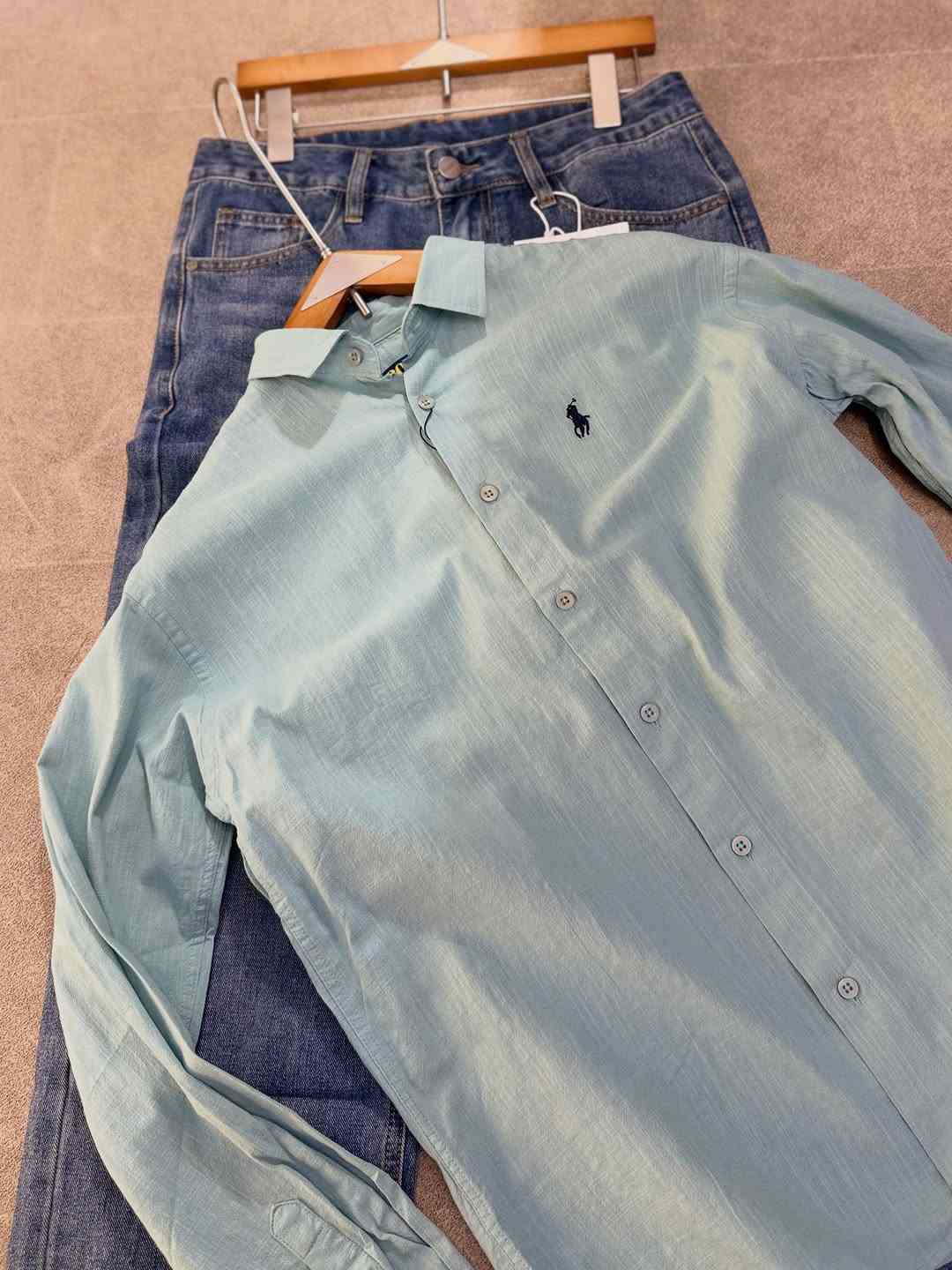 لمعرفه السعر والتفاصيل علق مهتم 🫰🔥
قميص بولو خامه لنن كوالتي عالي🔥
قياسات s,m,L,xL,xxL


**إذا كنت صاحب هذا الإعلان وتريد حذفه لأي سبب، رجاءا أرسل رسالة إلى الدعم الفني**