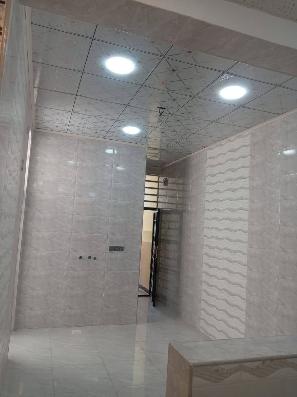 دار للبيع جديد غير مستخدم في حي ميسان قطاع 32 طابو صرف منطقة متميزة 
المساحة 100 متر
الواجهة 5 متر
النزال 20 متر
عرض الشارع 12 متر
طابق واحد بناء صب كونكريت يحتوي على استقبال و مطبخ وصالة وغرفة نوم وصحيات داخلية وخارجية ومكشوفة 
خريطة بناء  حديثة 
السعر 125 مع المجال 
للاستفسار الاتصال على الرقم التالي 
*********** 
مكتب اسد بغداد للعقار النجف حي ميسان
