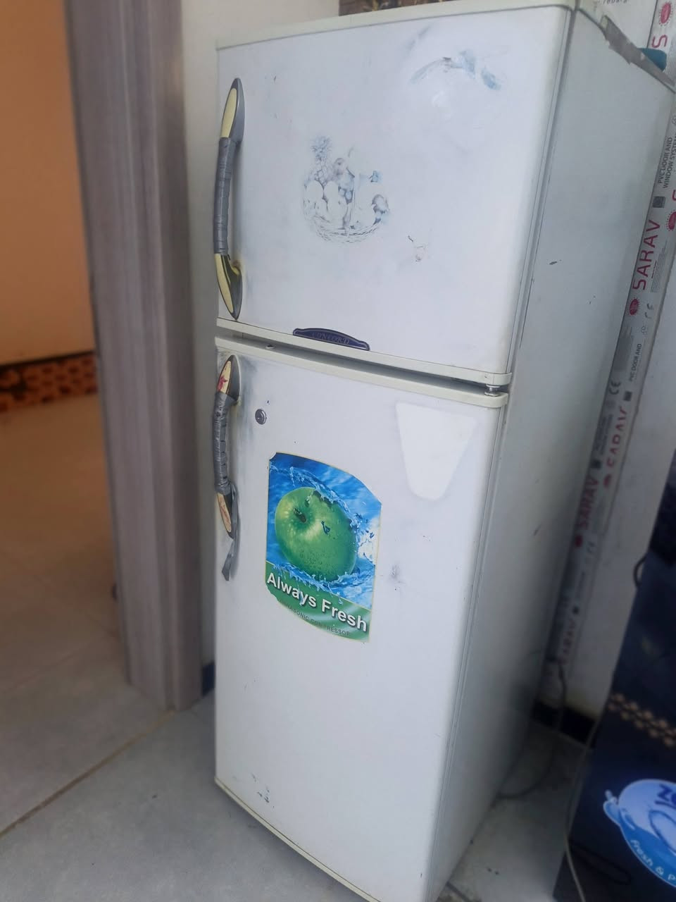 #للبيع
  ثلاجه حجم وسط  تجميد فول تجي تشوف بعينك ب 125
مكان الحر الرشديه يم اسواق علي العامري
باقي تفاصيل خاص ***********
