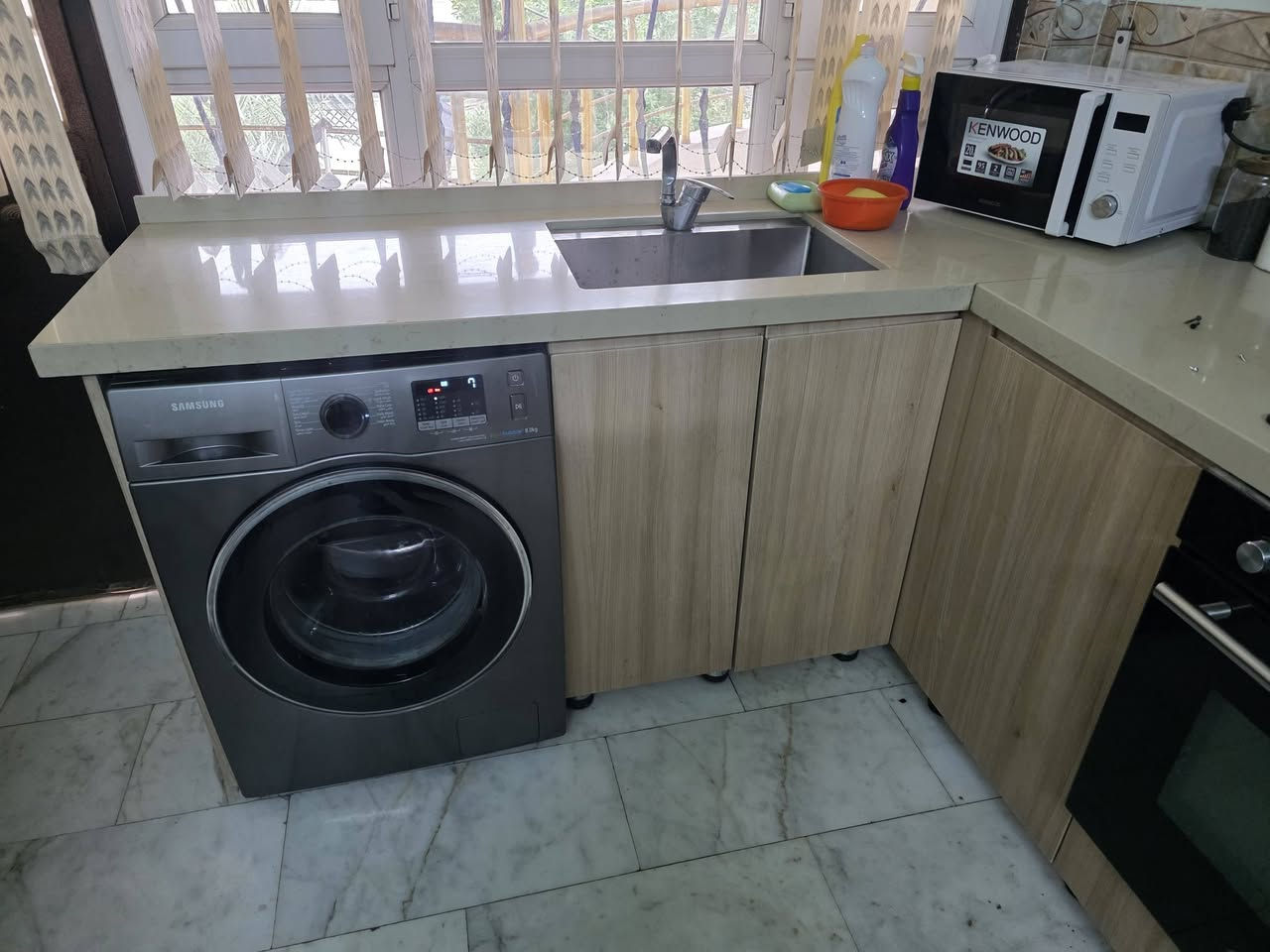 مطبخ تركي مودرن للبيع مستعمل نظيف جدا للبيع عدا الاجهزة الكهربائية
عمق ٩٠
كاونتر السنك ١٩٥
كاونتر الطباخ ٢٠٥
الملحق ٢٠٢
بسعر ٩٥٠ الف فقط ومستحيل تلكه مطبخ تركي بهيج سعر
السعر لايشمل الفتح والنقل
العنوان البلديات
***********
