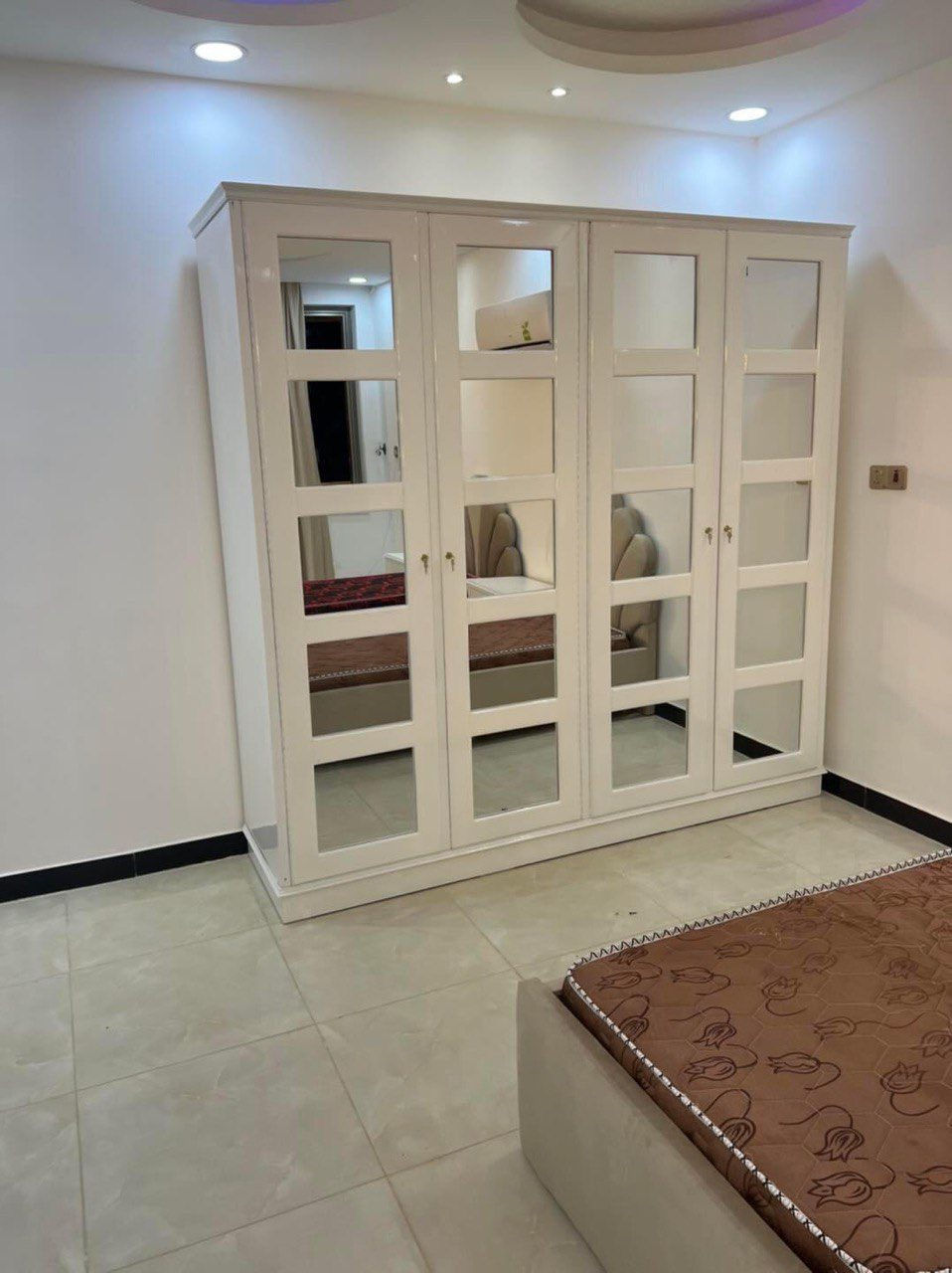 جمعة مباركة زبائنا الطيبين 
غرف شبابية انشاء الله تنال اعجابكم 
التصميم تركي والشغل عراقي شغل درجة اولى 
للستفسار مراسلة واتساب *********** 
العنوان بغداد الدورة نهاية شارع الصحة مجاور كلية كلكامش مجاور مكوى اسطنبول معرض بيوتنا للاثاث العراقي 
ملاحظة نفصل حسب الطلب شعارنا اثث بيتك وانت بيتك
