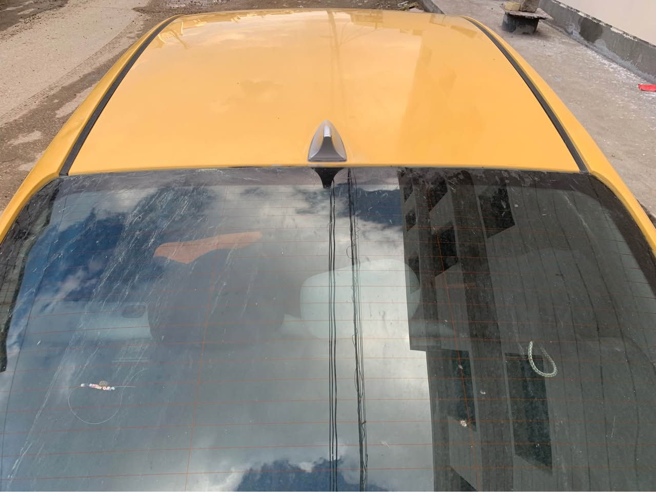 السلام عليكم 
كيا فورتي 2015 رقم بغداد بسمي 
محرك 1800 دوش كير اوتماتيك شاشة كامرة دوشمة تحكمات ستيرن جهتين سنتر لوك ريمونت
تبريد كهربائيات كلها شغالة صدر تايرات 
السيارة حادثها موضح جاملغ فقط باقي السيارة بدون ضرر ماشية 138 ميل 
السعر 100 وبيها مجال 
مكاني بغداد 
استفسار اكثر : *********** بغداد, العراق
