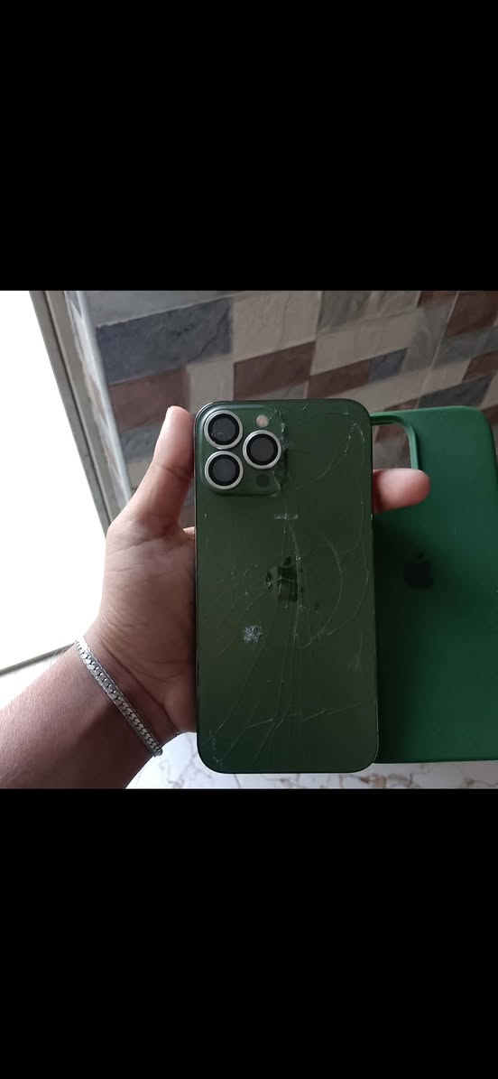 آيفون 13 برو ماكس
ذاكره 256
بطاريه 70 بلاديه صرفه زين 
مبدل كامره وحده 0.5 واكفه 
فيس إيدي شغال 
مكاني بغداد المحموديه 
***********
سعر 425 وبي مجال
