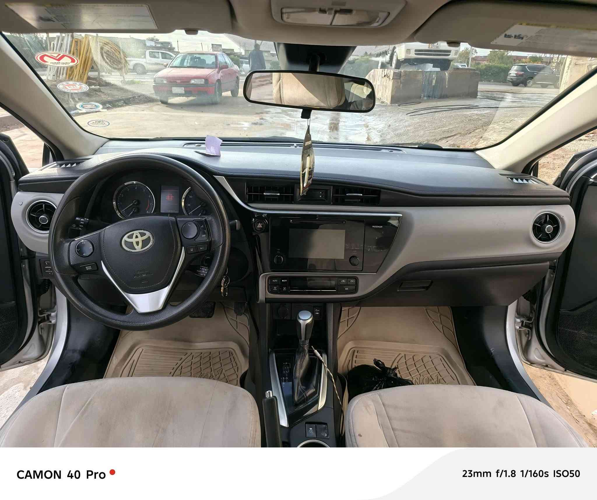 السلام عليكم للبيع كورولا موديل 17 اس اي بونيت بامريكا جاملغ طرف السائق مفتوح راديش شادينه على مود تعديل البارد هو بلادي  راس الشاصي رصع اثنين بس بونيت  كم بارد بي ثنين مكانات الصغيره كير مكينه باشرط لا صرف ولا بخار ولامفتوح صدر امامي خلفي كله جديد اربع طيارات جديد دولي سنويه من تهي شهرين دفتر بنزين موجود شرط التحويل والوكاله حجر صالونصه  موجود  السعر 135 بيه مجال ***********
