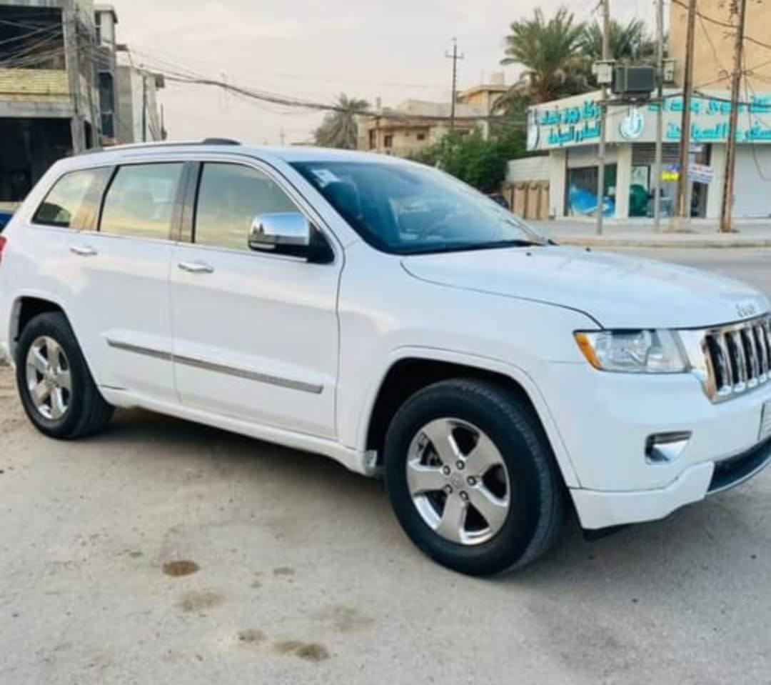 السلام عليكم جيب اوفر لان خليجي. موديل 2013 رقم بغداد الجديد تريد تحويل باسم السياره فول الفول خليجي. كلين  مكفووله من الحادث والتبديل بيه ثنين  صبغ. موضح بالسونار  ملاحظه المحرك 8 سلندر ارتي.  الموصفات. كشنات جلد. شاشه كبيره اماميه رادار.  باب خلفي كهربهائي.  فتحه سلايت بانوراما..
وبيها بعد موصفات.  السعر 165$ وبيه مجال الشراي يتصل على الرقم *********** بغداد حي الخطيب
الويل مبدل 20
