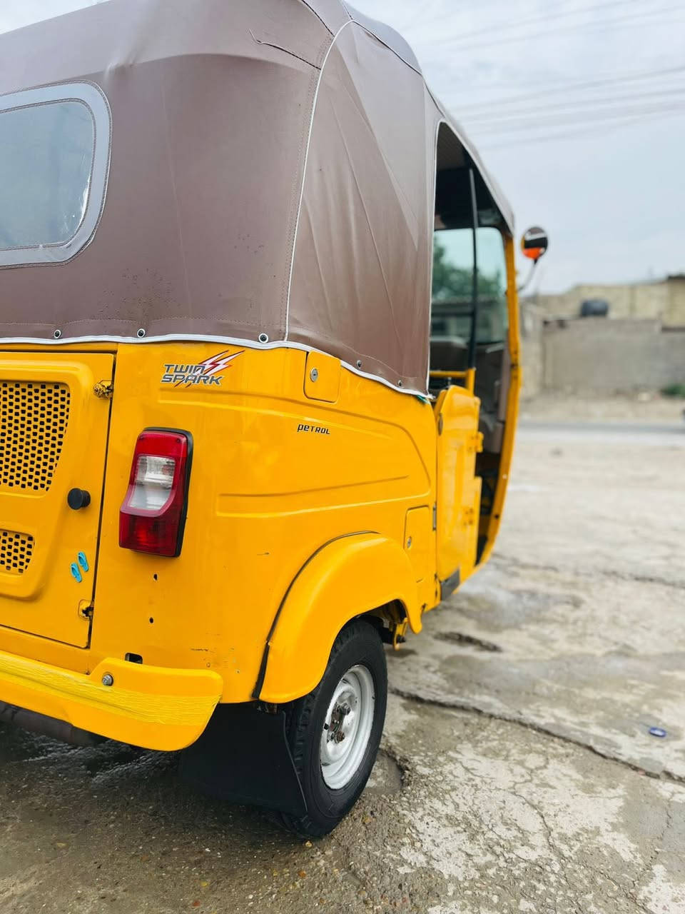 السلام عليكم تكتك 2022 للبيع رقم وسنويه انكليزي وسنويه باسمي مامتواجد بلفيس ***********
