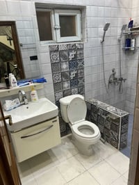 مكتب إيليا للعقارات للأيجار في السيدية  دار مؤثث بلكامل درجة اولى ..  ...