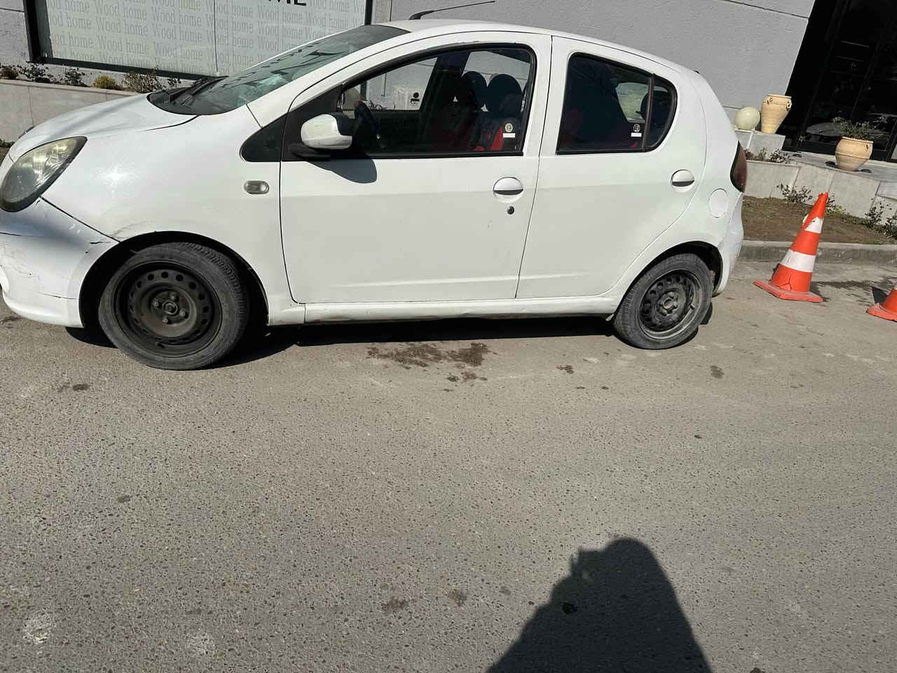 السلام عليكم 
باندا شيري موديل ٢٠١٣ 
 بيه طخات بسيطه. 
 محرك نظيف 
تبريد مابيه 
السعر ٣٨  
العنوان - بغداد - الكرخ الثانيه - شرطه الرابعه
الهاتف ‭***********‬

