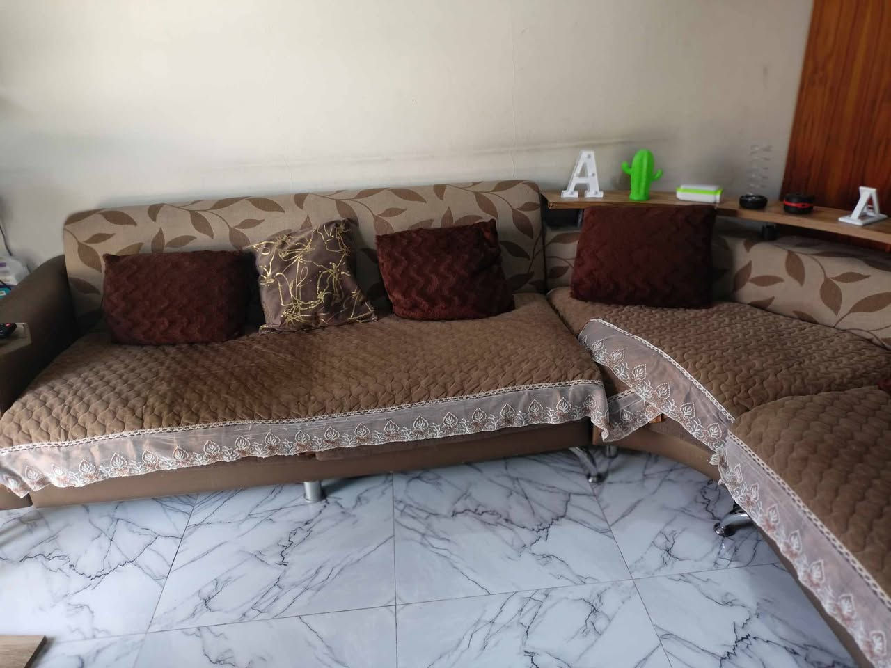 ديوان شغل #نجار فصال #اوربي ٦متر  سفنج وخشب درجة اولى فقط مكان جلوس قماش بس تعبان ومعانو غطا ايضا سعر #ب١٠٠ حي ميثاق


**إذا كنت صاحب هذا الإعلان وتريد حذفه لأي سبب، رجاءا أرسل رسالة إلى الدعم الفني**