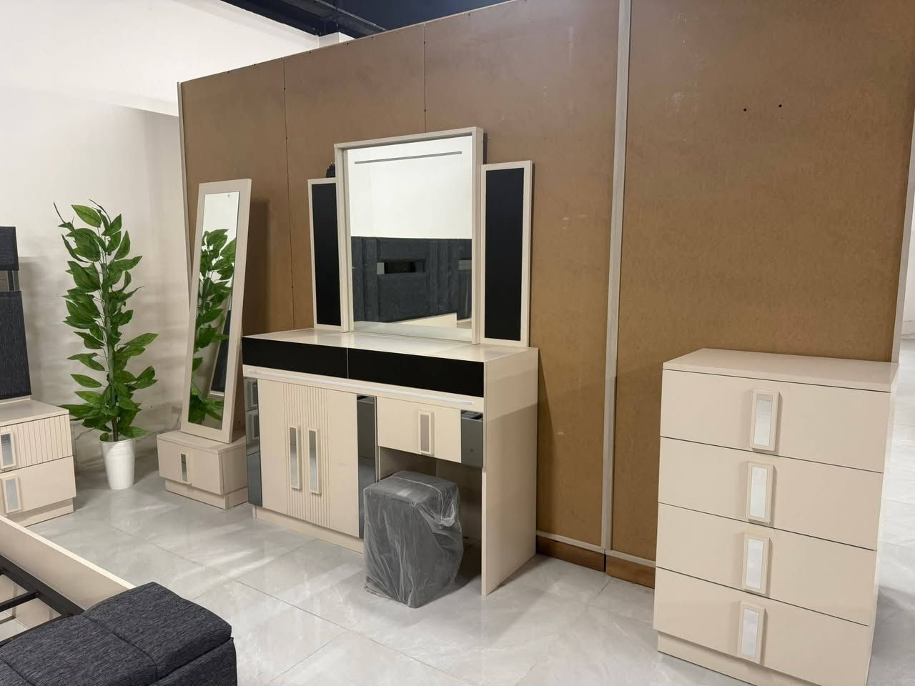 بدون مقدمه 💥💣بقسط( 135 )الفً فقط 🧨
السعر بالنقد: مليون و850
السعر بالاقساط مليونين و400

غرفة 10 قطع تركية المنشأ 🇹🇷🇹🇷

بشرى ساره للموظفين 👨🏻‍🦰 والمتقاعدين👨🏻‍🦳والرعايه👴🏻 والداخليه👮🏻 والدفاع والمعين

للأســتفسـار يرجــى الاتصال الى الرقم التالي

‏‭***********

# اقسام الجمعيه
#قسم الموبايلات📱
#قسم البليات Games
#قسم الغرف النوم والاثاث 🛏 🪑
#قسم الاجهزه الكهربائيه 📺🔌
#قسم الدرجات الناريه والشحن🛵🚲
#قسم الكارتات او الرصيد 💳 
 
او زيارة موقعنا 🚗
 
#العنوان
الانبار- الرمادي-التاميم - شارع النخيل مقابل محطة النخيل للبانزين ⛽️⛽️
