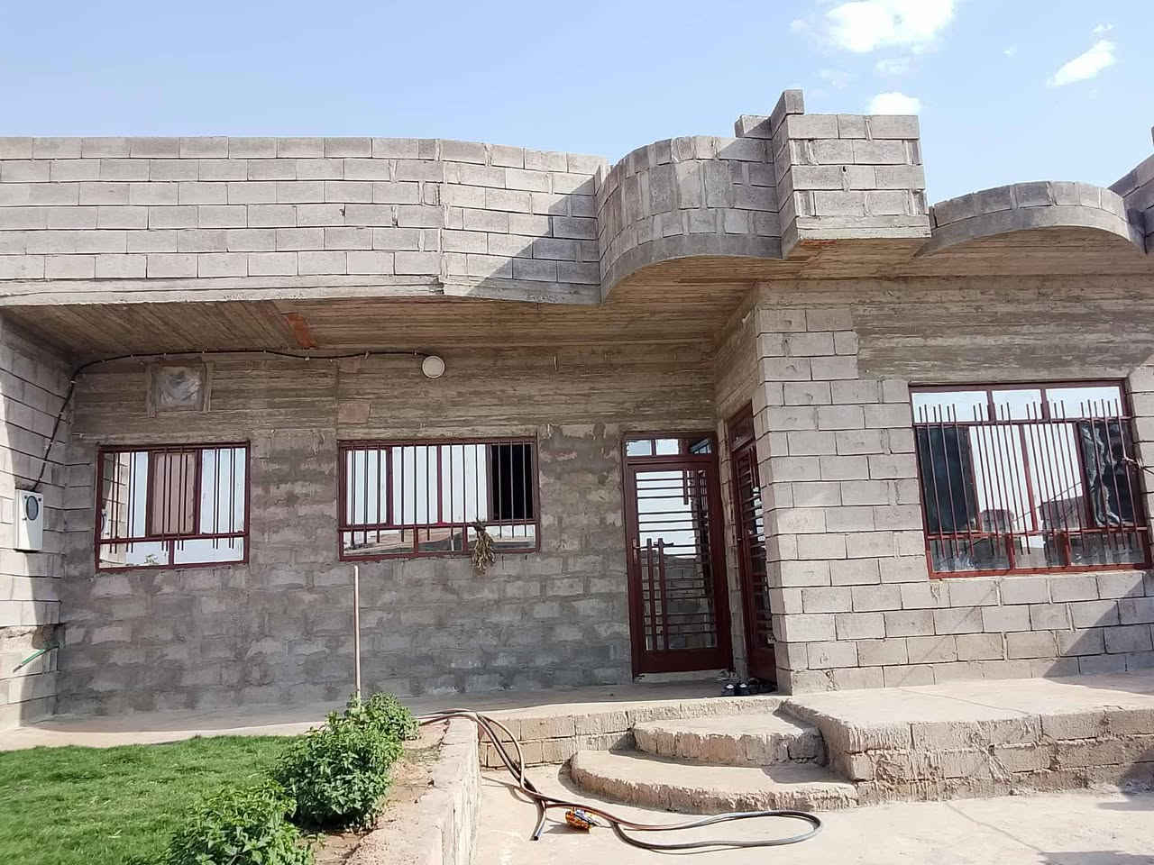 بيت مع قطعة ارض مساحة البيت 190 متر  بيت غرفتين وهول ومشتملات ومطبخ حار وباردواستقبال  وحديقه  المساحة الكامله 600 متر زراعي داخل البيت كهربائيّات ومجاري فول وغرفتين وهولين  ملبوخين   عل شارع كركوك  االسعر, 45بي مجال بسيط


**إذا كنت صاحب هذا الإعلان وتريد حذفه لأي سبب، رجاءا أرسل رسالة إلى الدعم الفني**