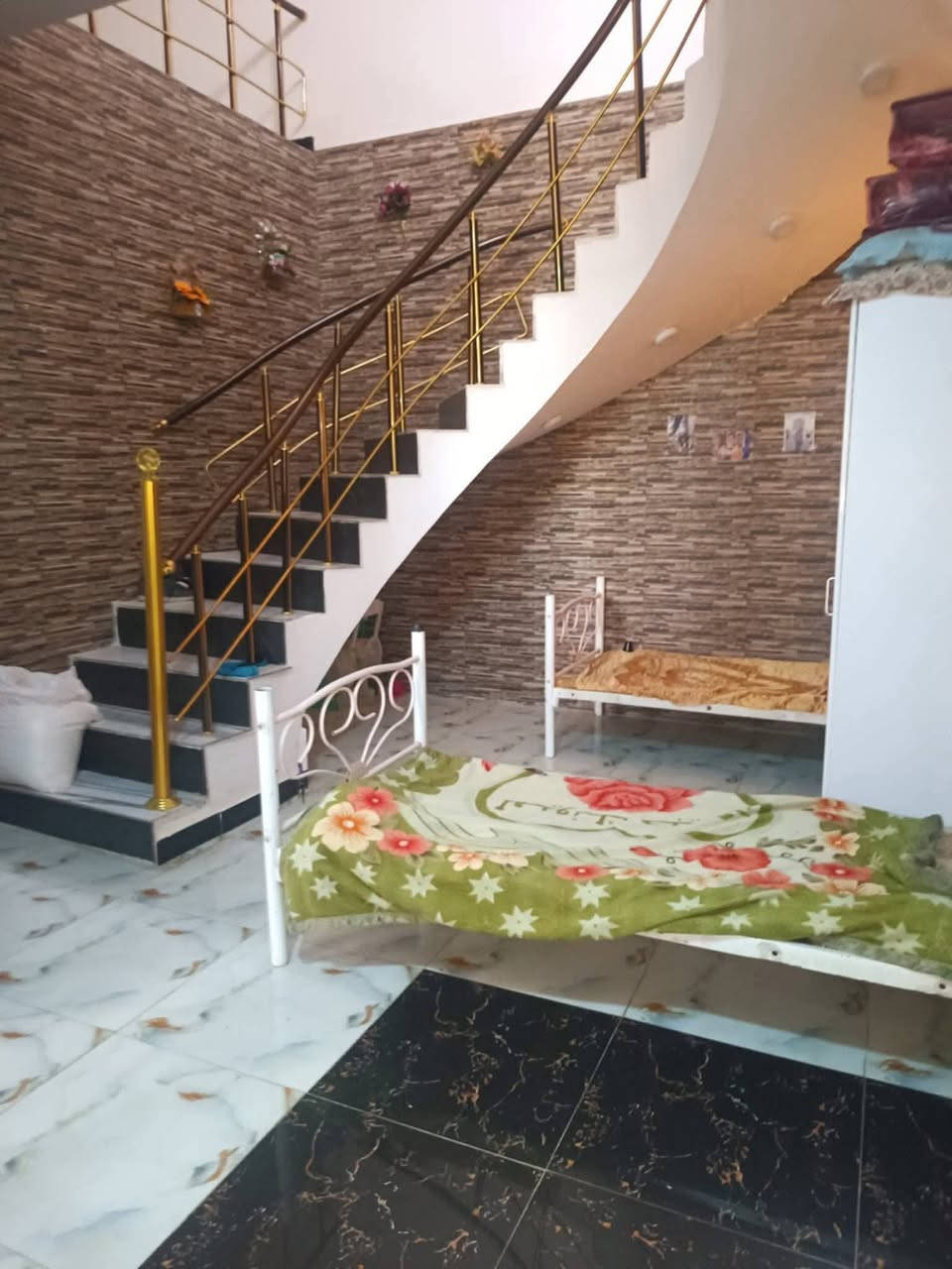 دار للبيع طابو ملك صرف الموقع شارع 80 خلف مشروع الماء قرب مجمع السلام السكني المساحة 200 متر غرف نوم هول صالة مطبخ ومجمع صحيات عدد 2 للاستفسار مكتب النبل للعقار والبناء والهندسه
*********** واتساب 
***********
