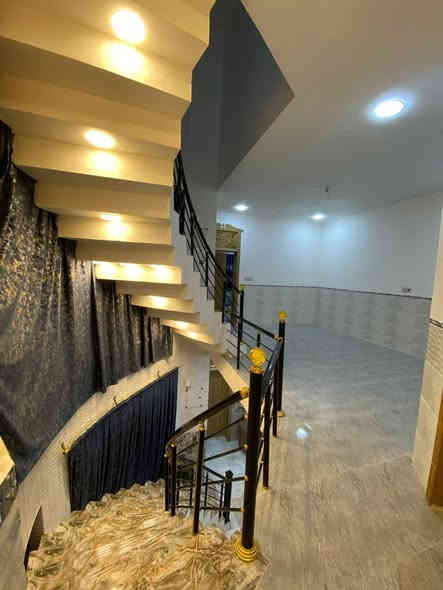 دار للبيع مساحة 150 متر طابو صرف بناء حديث 2024 درجة اولى🤍
الارضيه مرمر وبورسلين 
خريطة جدا ممتازة يحتوي على ...

 • الطابق الأرضي استقبال + مطبخ + هول + غرفة كبيرة + مجمع صحي كبير + ممرات عدد 2 + صحيات خارجية

• الطابق الثاني 3 غرف نوم + هول + مجمع صحي 

* كهرباء + سبالت + كاميرات نضام بوري دفن 

• الموقع أبو غرق حي الحسين خلف الضغط شارع مشروع الماء ثالث عقار عن التبليط الرئيسي 
شارع 12 متر 

السعر 155 مليون يباع نقد فقط 

للاتصال والاستفسار ***********
