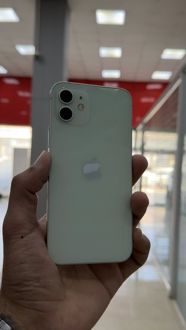 iphone 12 
ذاكرة 128
شرق أوسط عربي 
بطارية 75 بلادية 
الجهاز جديد وسليم من كلشي وماداخل اي صيانة مكفول وتر بروف
سعره 400  وبي مجال 
*********** مكاني الحلة وعادي ادزه توصيل الغير محافظة
