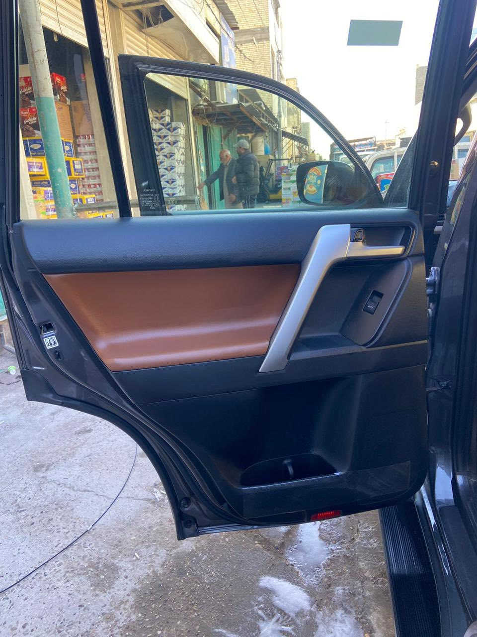 السلام عليكم برادو موديل 2022 فئةTXS سبعينيه خليجيه رقم بغداد وكالة ساس مكفوله من الصبغ والبارد موصفات فول واحد ع واحد كشنات جلد اصلي كراسي كهرباء عدد اثنين محرك 6سلندر دبل تانكي ماشيه 50 الف رقم التلفون *********** السياره مغلفه bbf  درجه اولى ضمان 10 سنوات السعر 455 وبيها مجال بسيط او مراوس بتاهو من 22ل 25 بعد الاتفاق على الفرق
